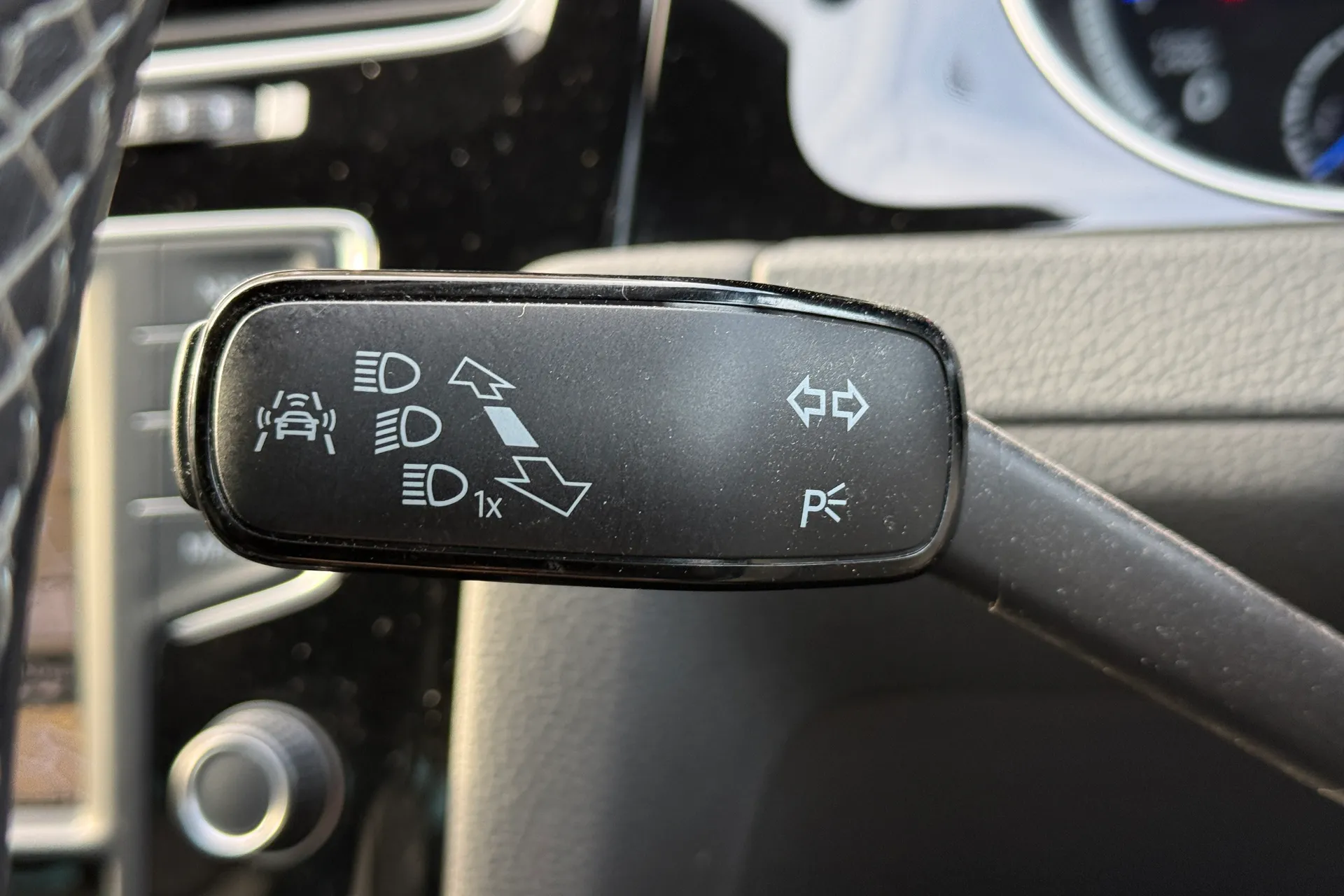 VOLKSWAGEN GOLF thumbnail image number 22