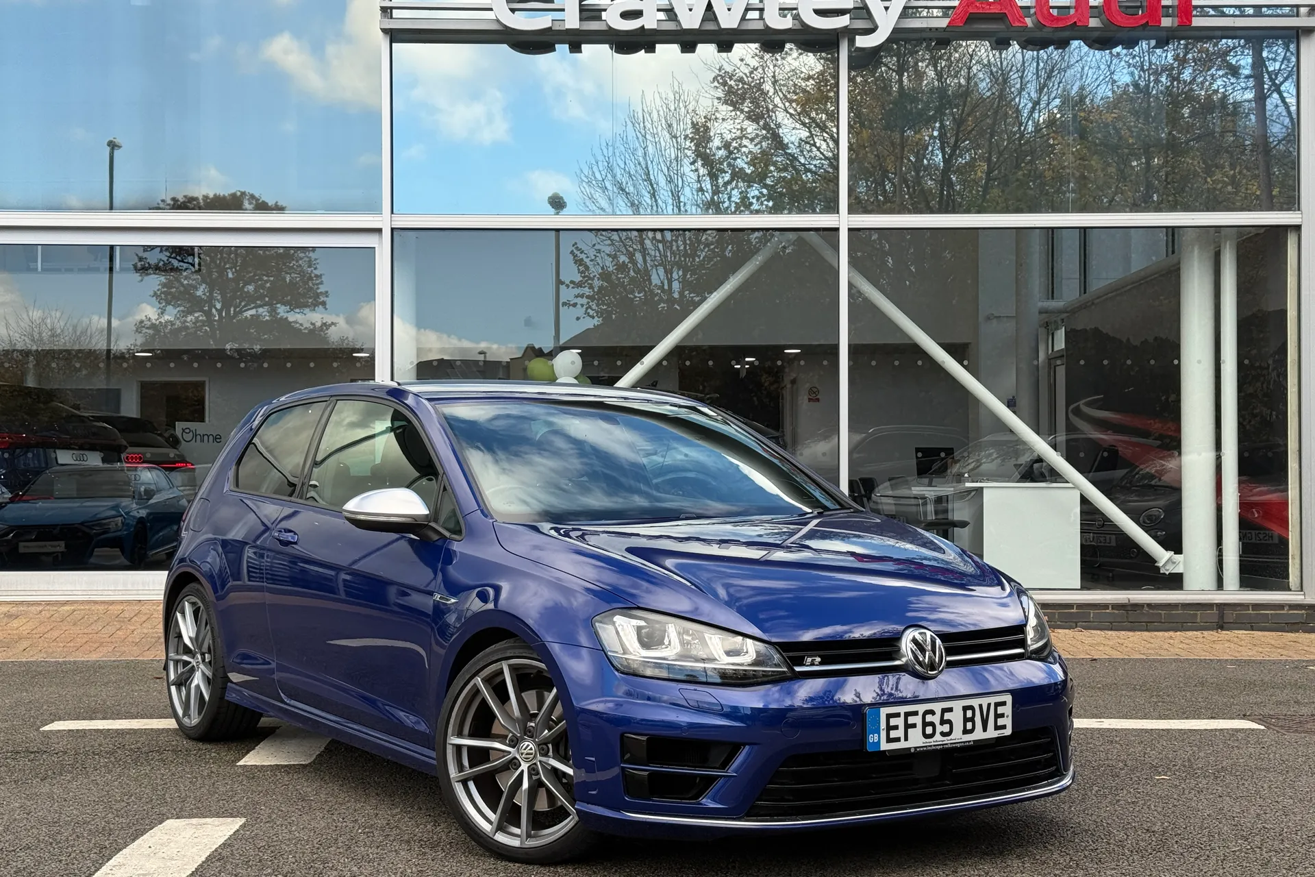 VOLKSWAGEN GOLF focused image