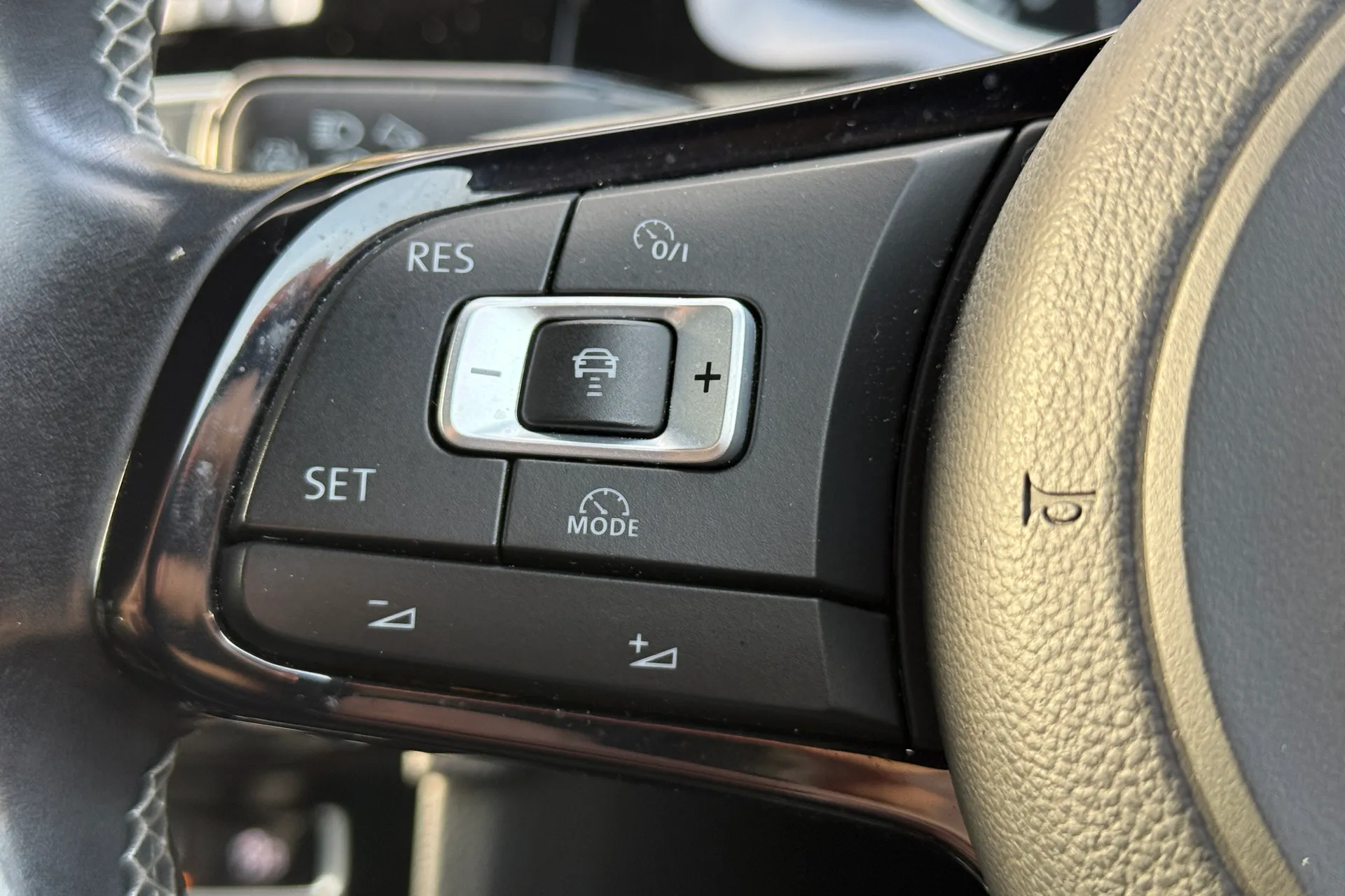 VOLKSWAGEN GOLF thumbnail image number 20