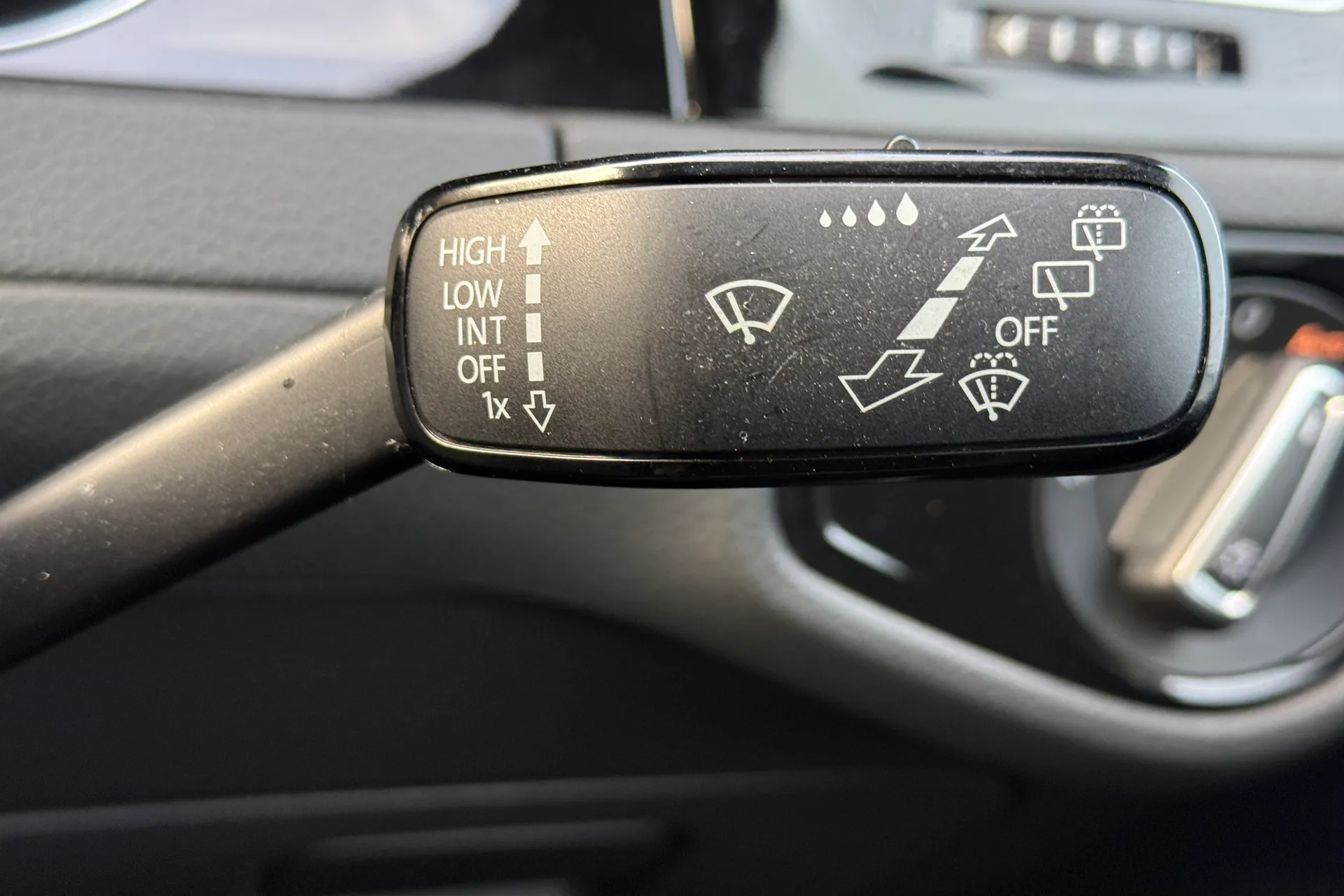 VOLKSWAGEN GOLF thumbnail image number 23