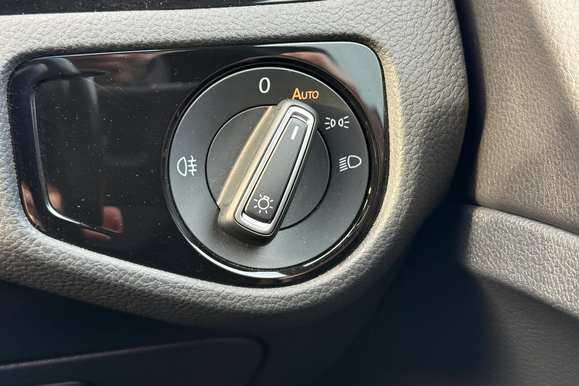 VOLKSWAGEN GOLF thumbnail image number 17