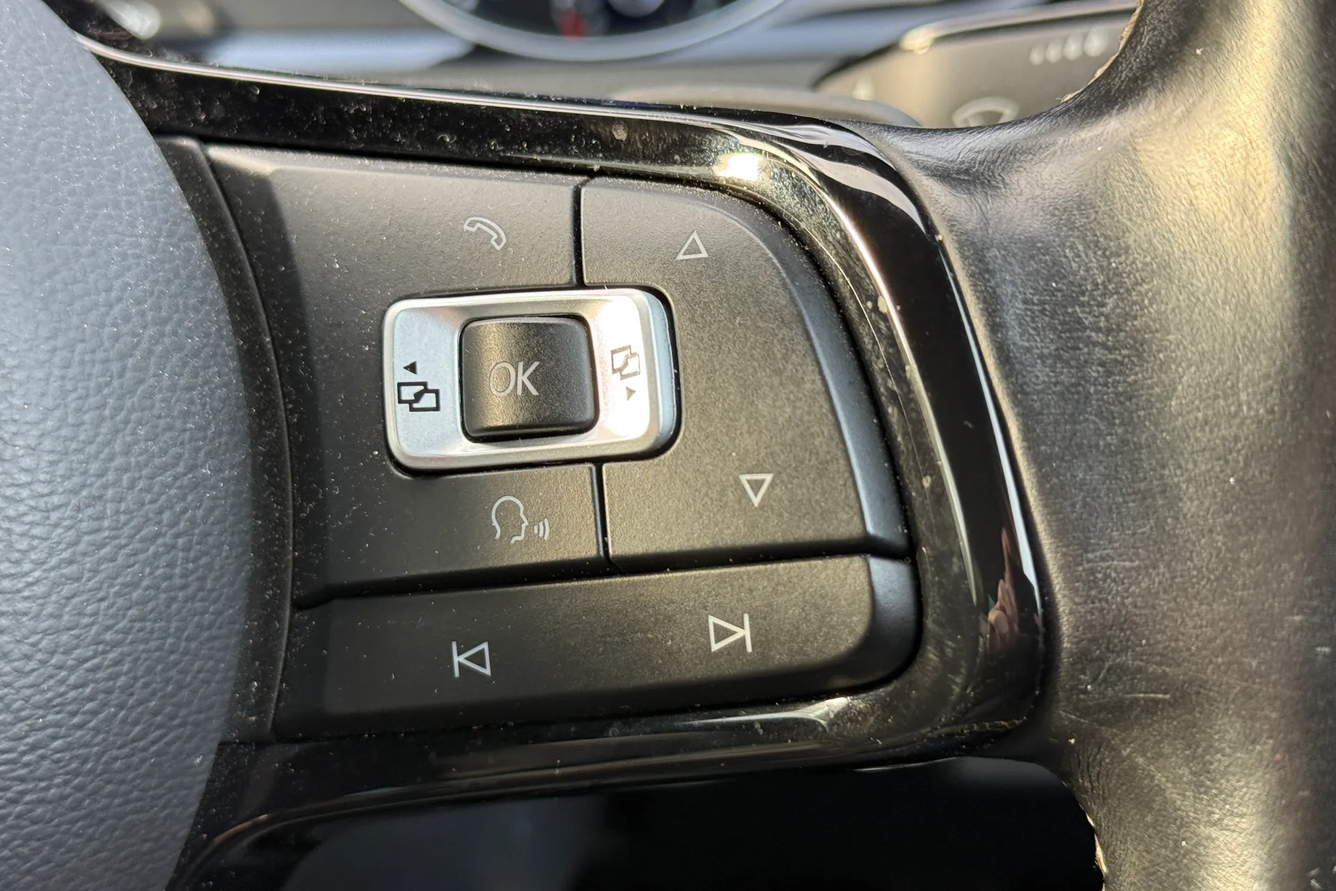 VOLKSWAGEN GOLF thumbnail image number 21