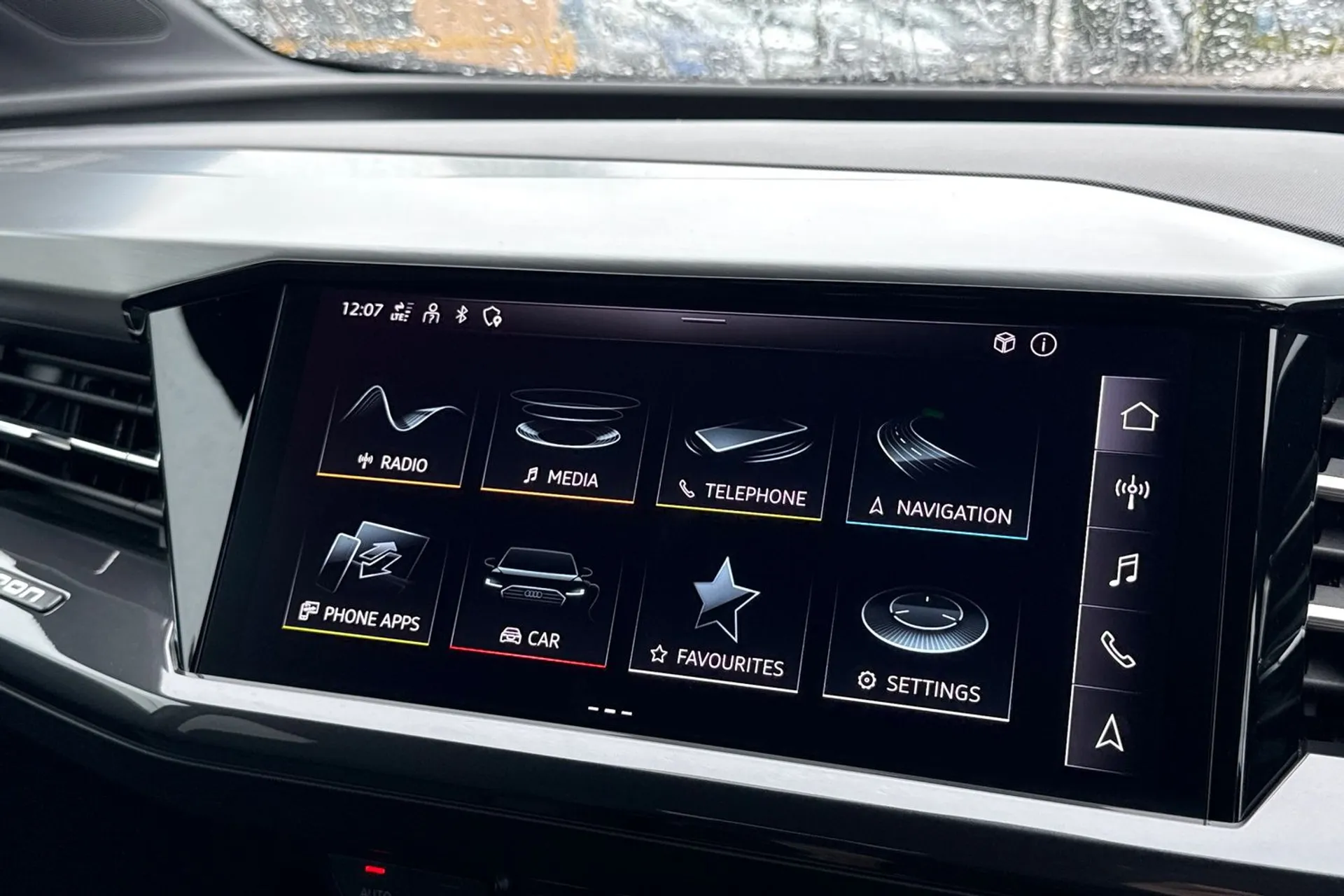 Audi Q4 thumbnail image number 31