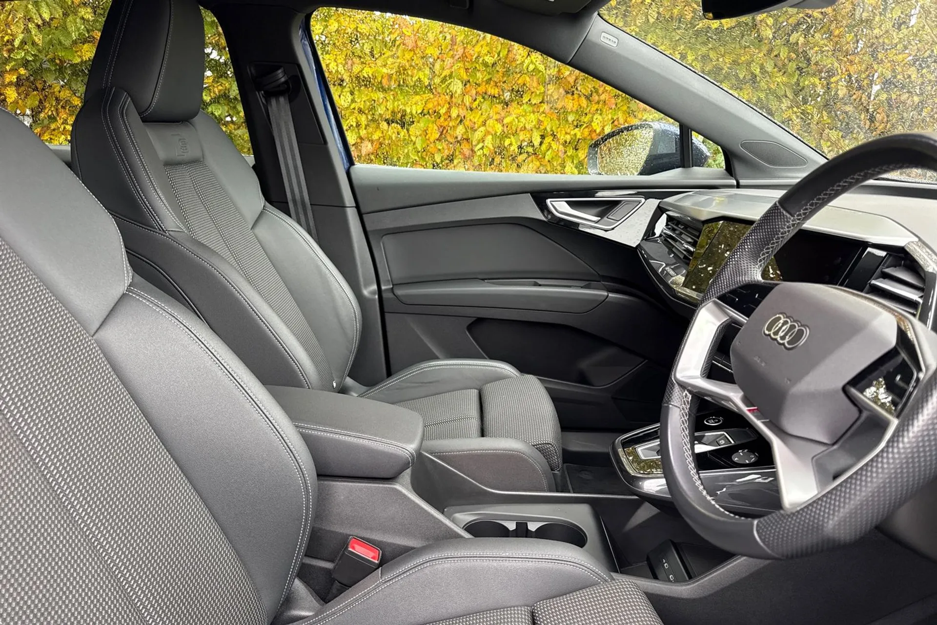 Audi Q4 thumbnail image number 24