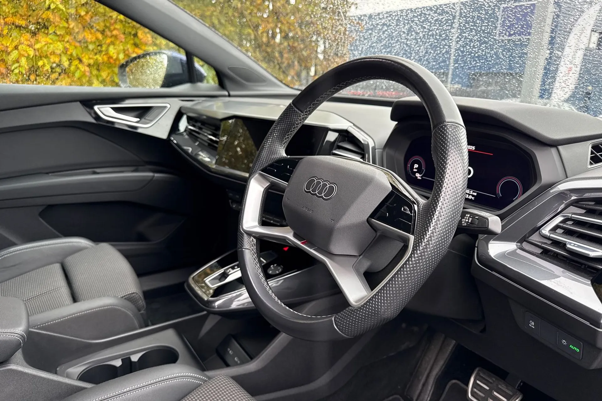 Audi Q4 thumbnail image number 26