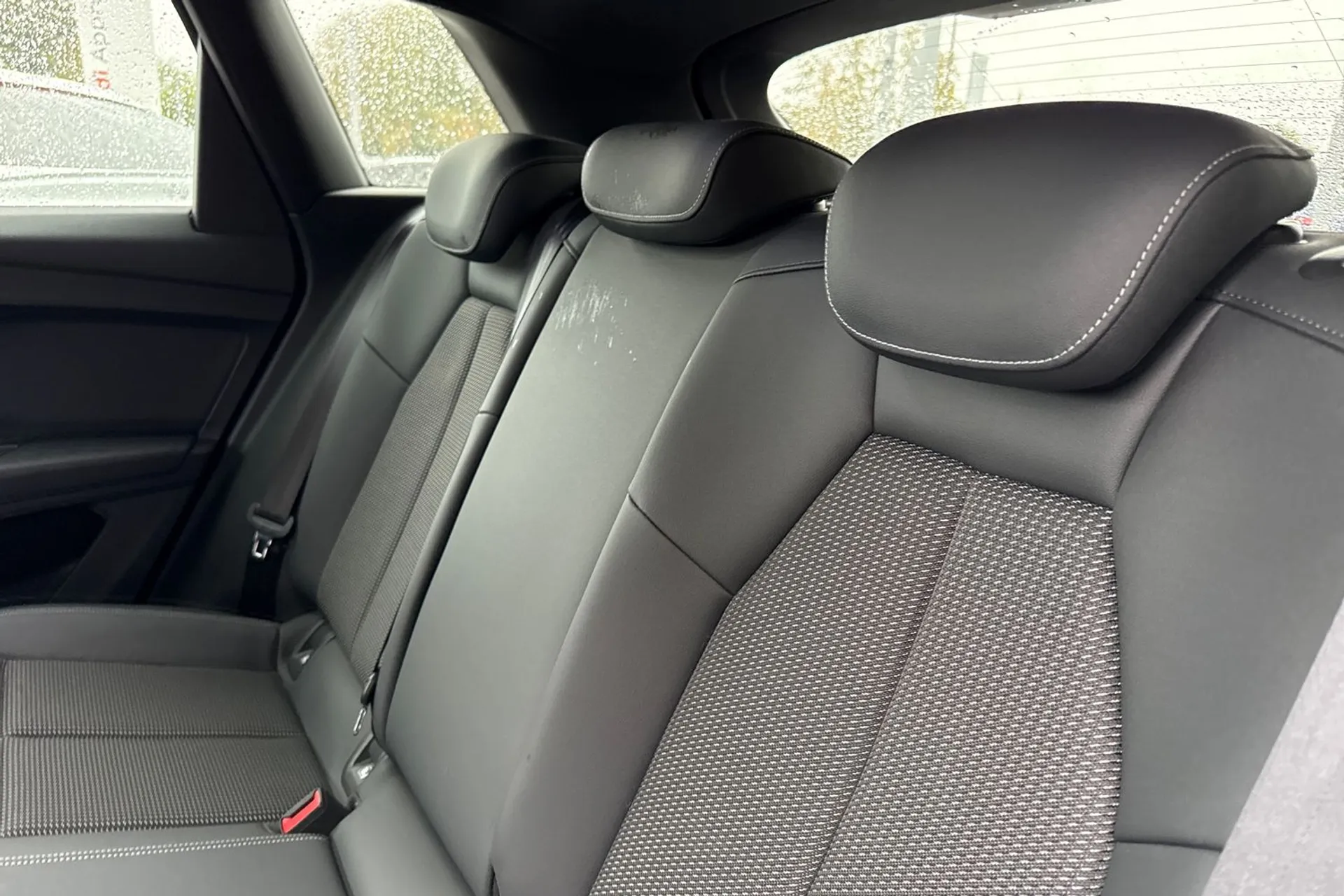 Audi Q4 thumbnail image number 32