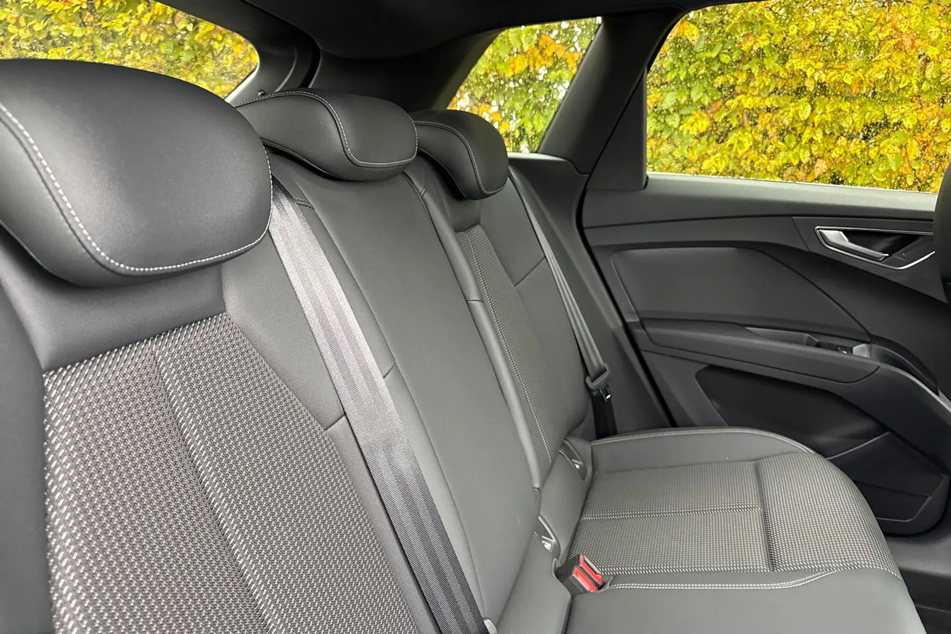 Audi Q4 thumbnail image number 21