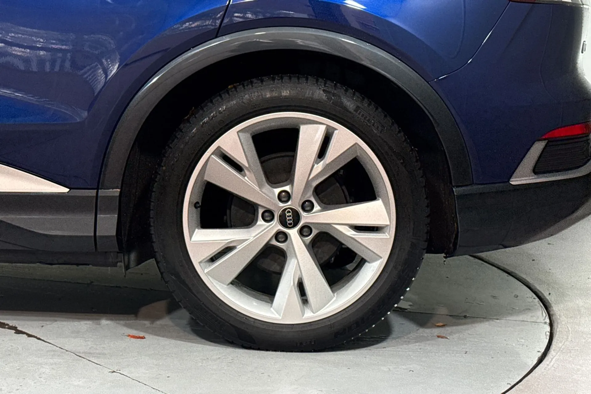 Audi Q4 thumbnail image number 12