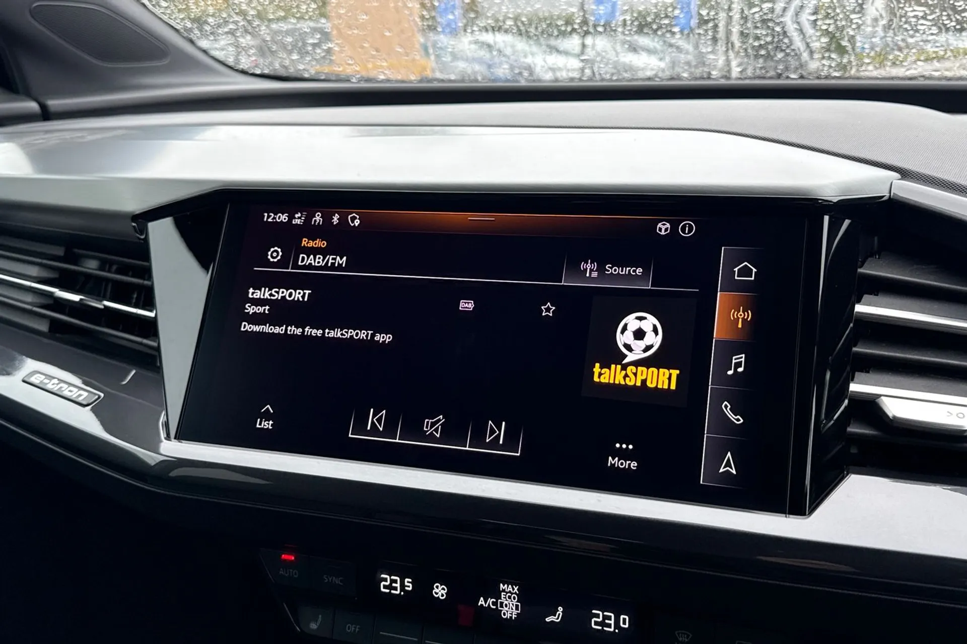 Audi Q4 thumbnail image number 23