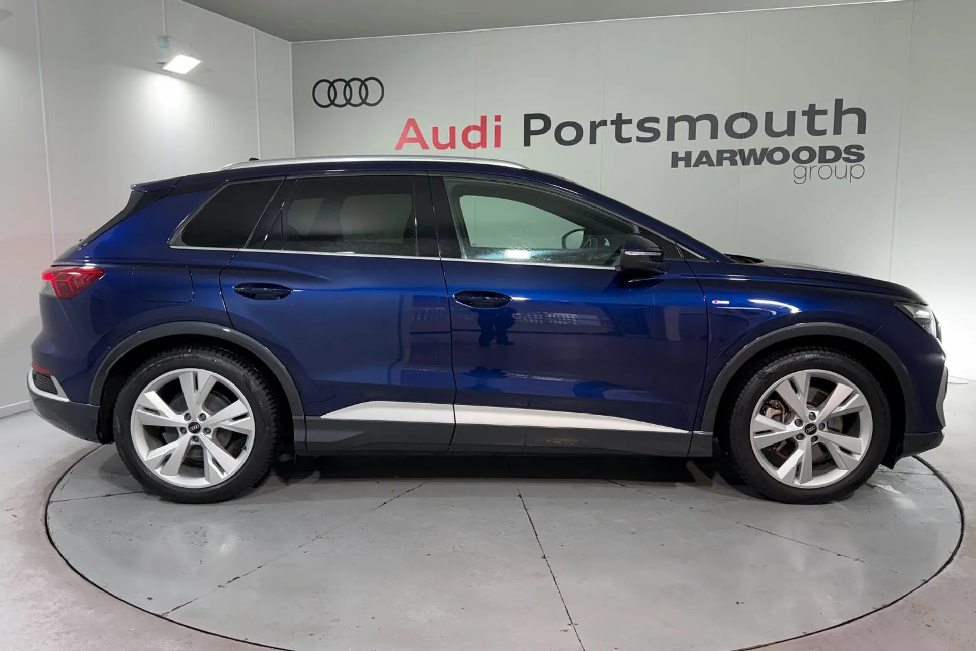 Audi Q4 thumbnail image number 2