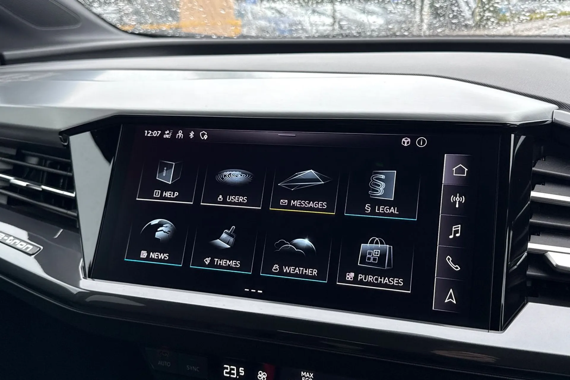 Audi Q4 thumbnail image number 27