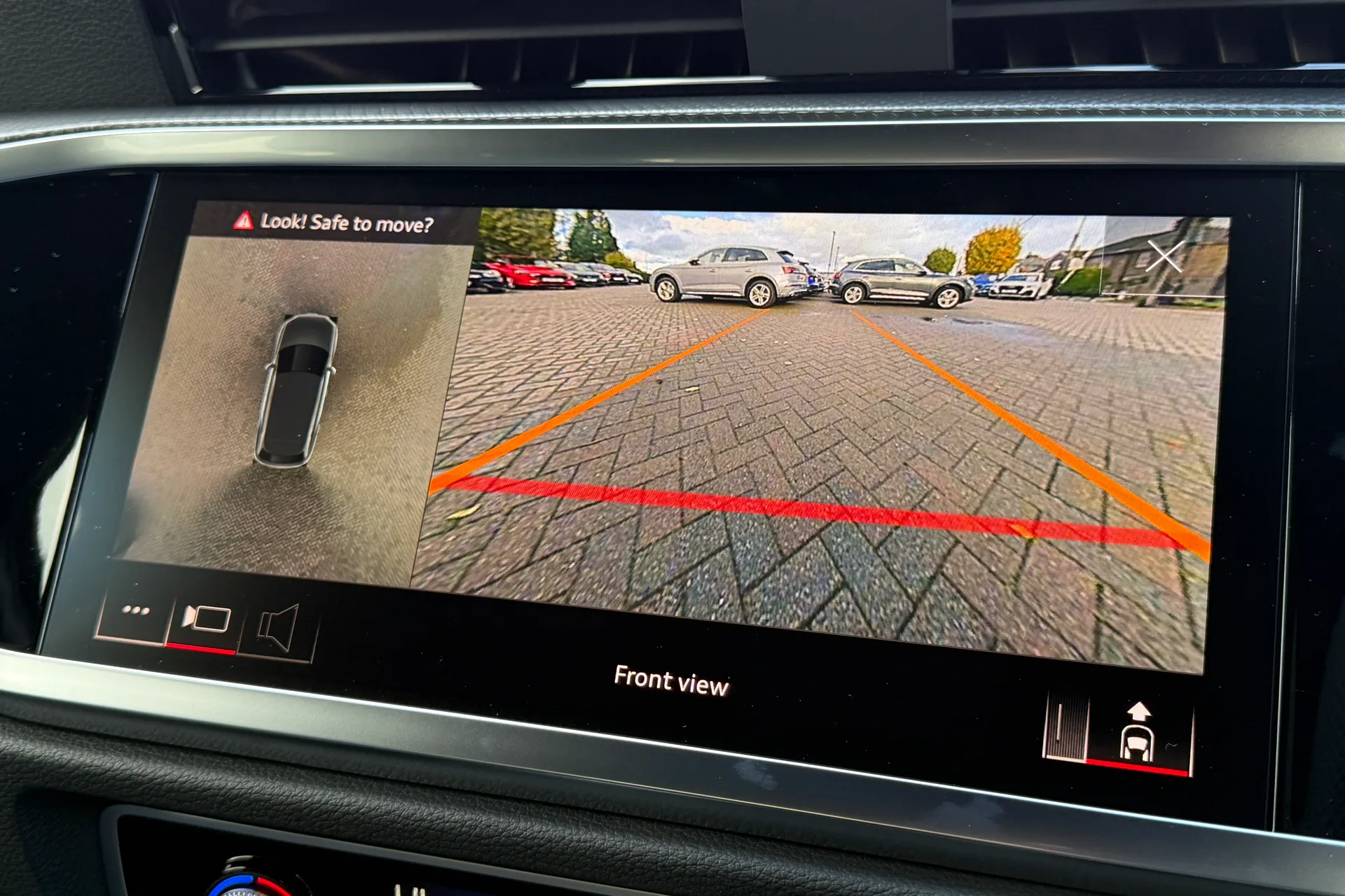 Audi Q3 thumbnail image number 9