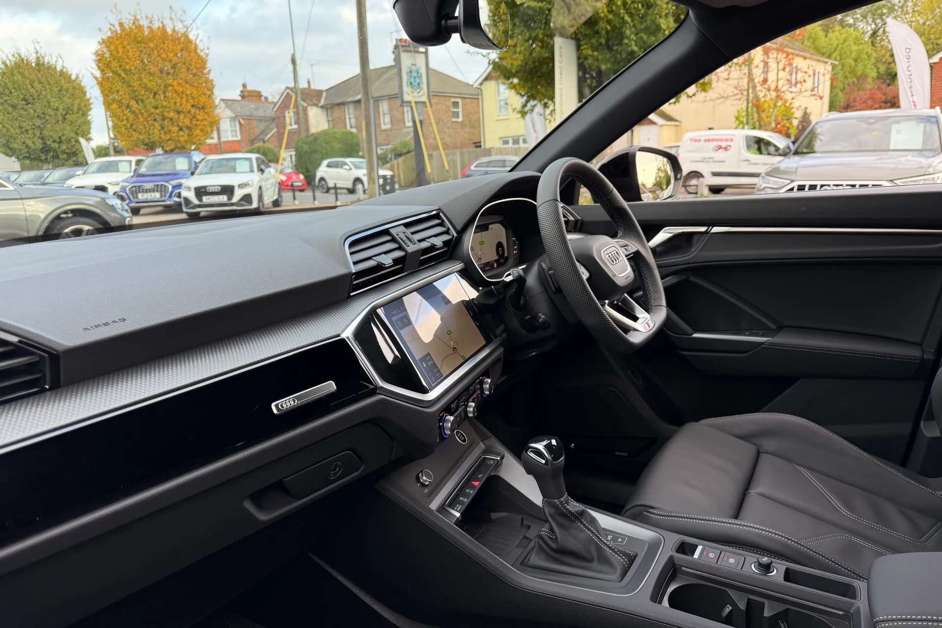 Audi Q3 thumbnail image number 30