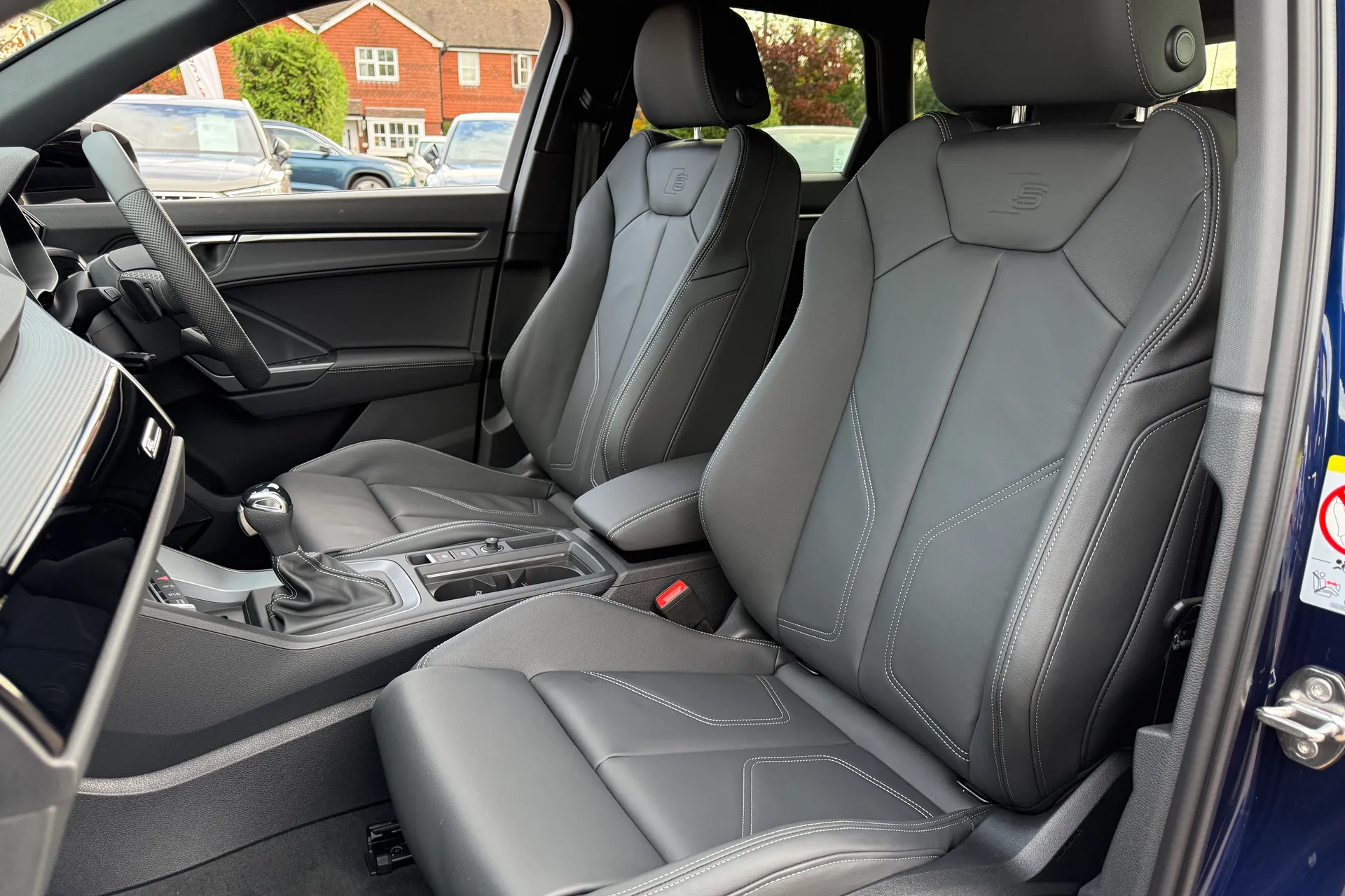 Audi Q3 thumbnail image number 31