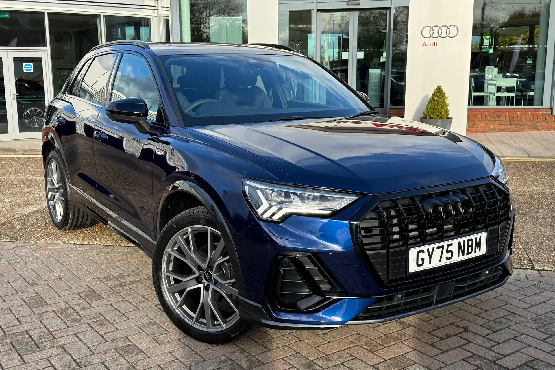 Audi Q3 thumbnail image number 25