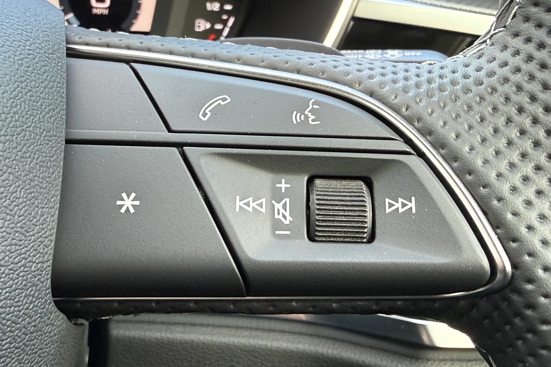 Audi Q3 thumbnail image number 23