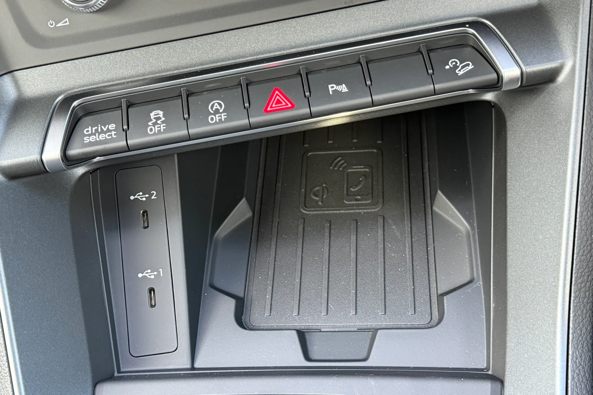 Audi Q3 thumbnail image number 15