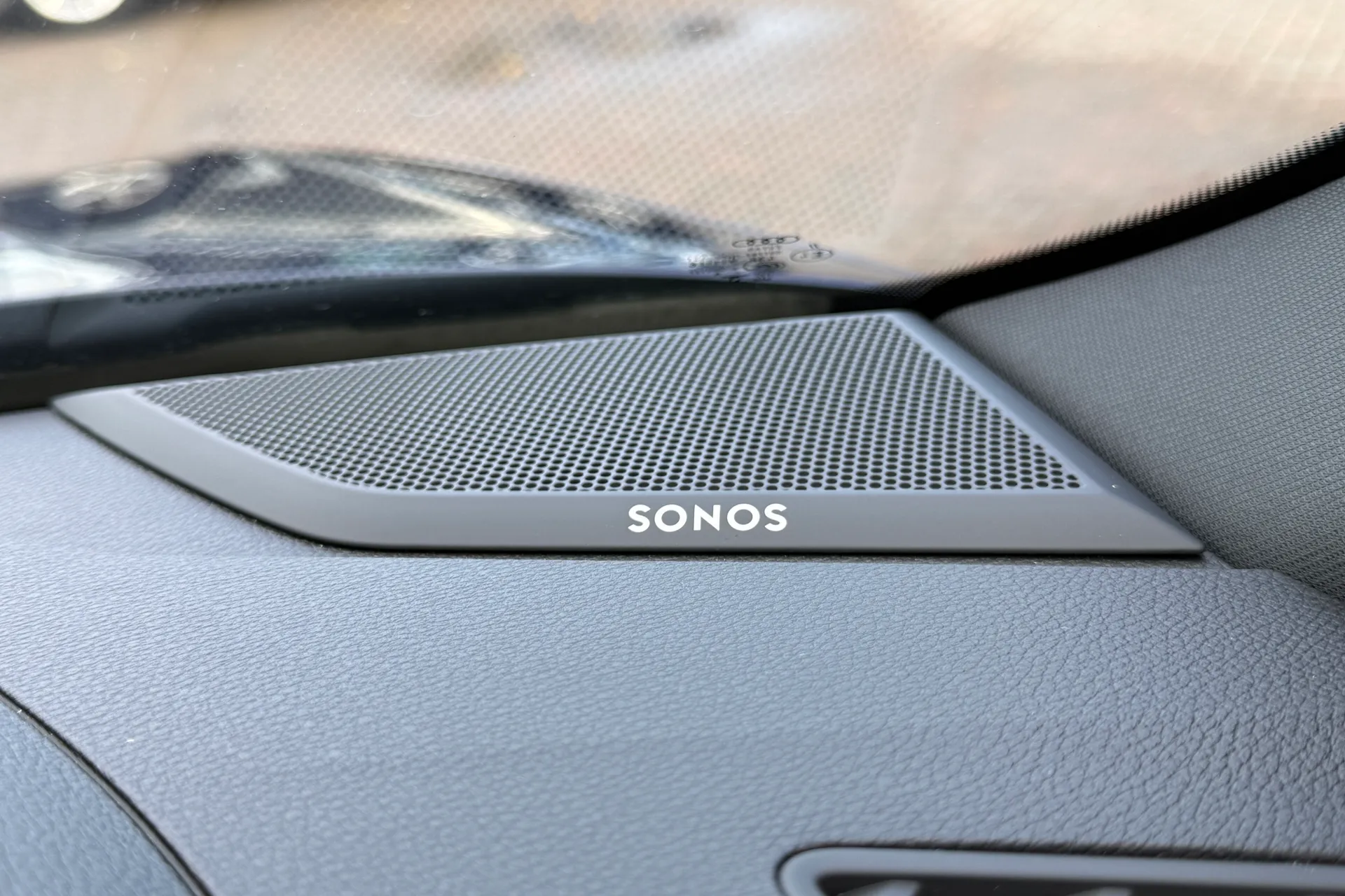 Audi Q3 thumbnail image number 16