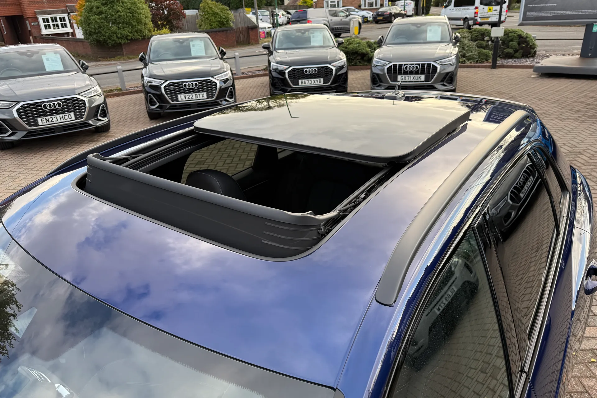 Audi Q3 thumbnail image number 8