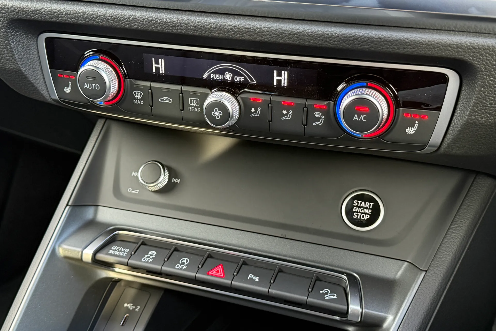 Audi Q3 thumbnail image number 14