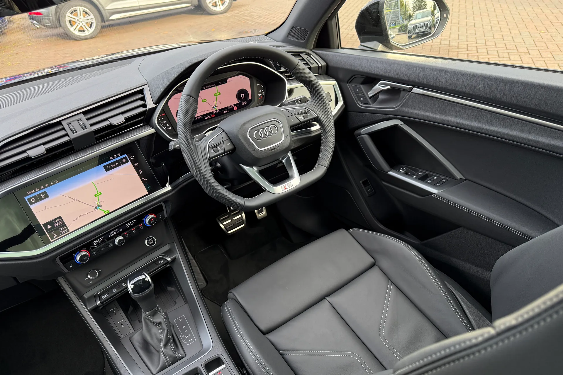 Audi Q3 thumbnail image number 44