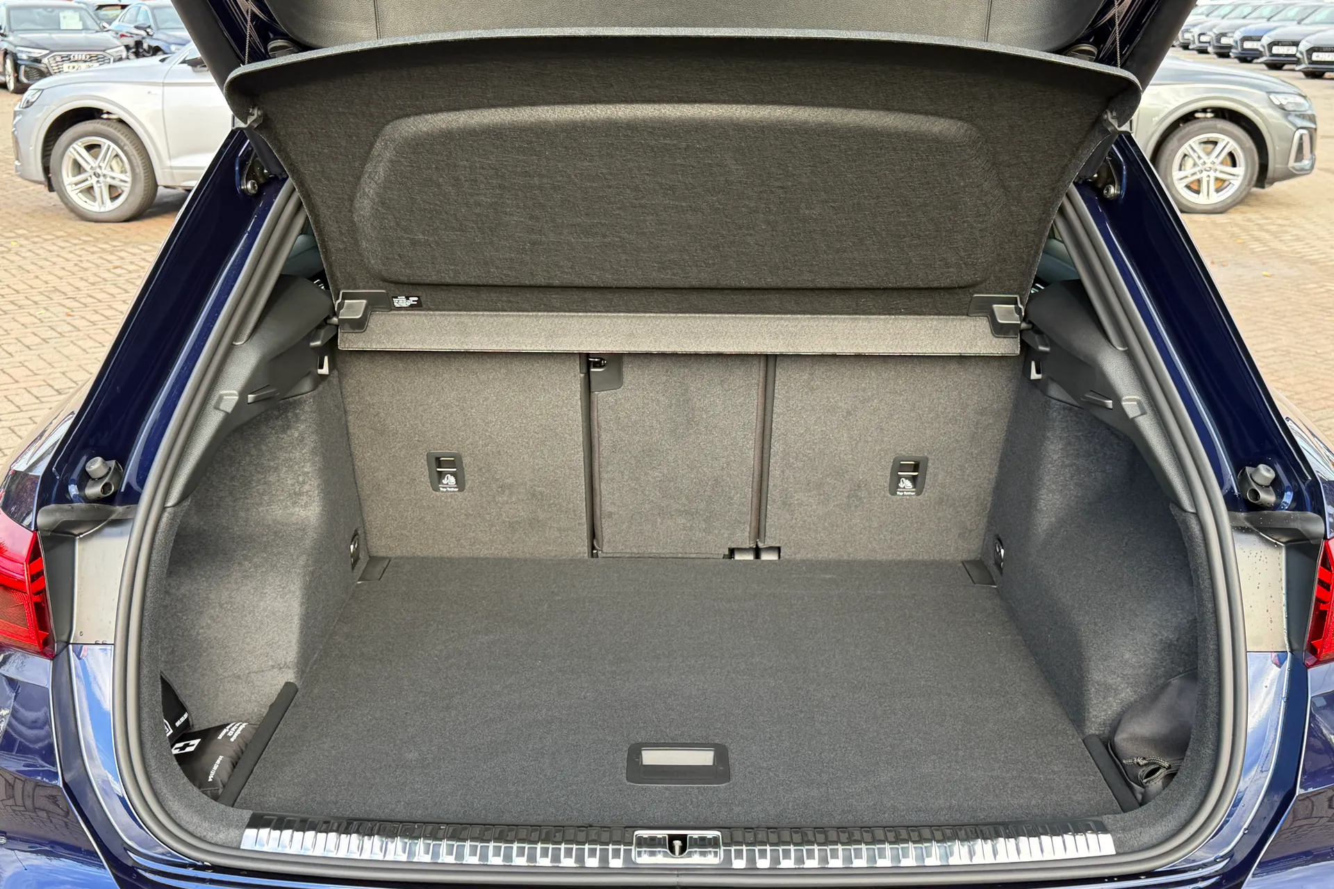 Audi Q3 thumbnail image number 38