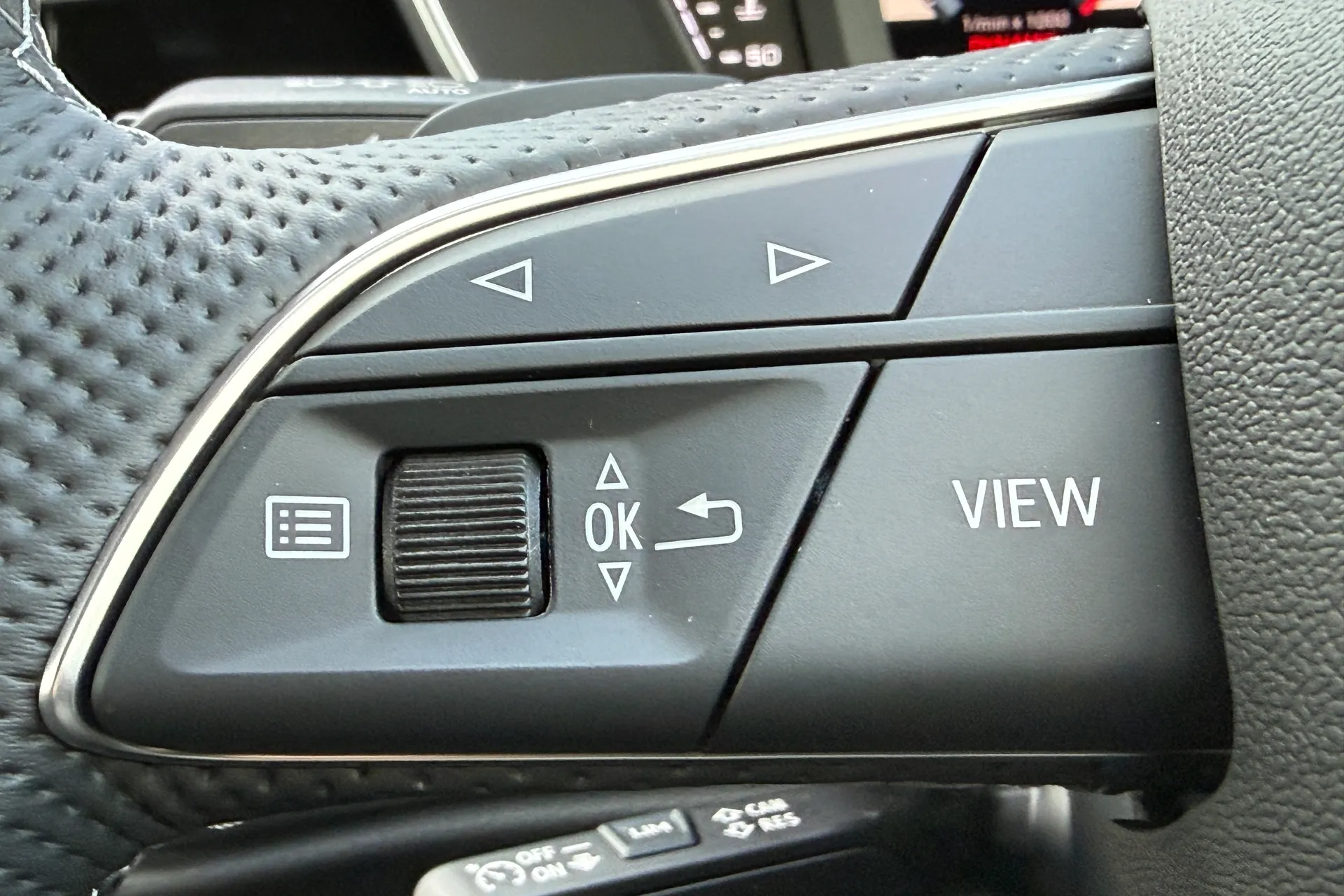 Audi Q3 thumbnail image number 22