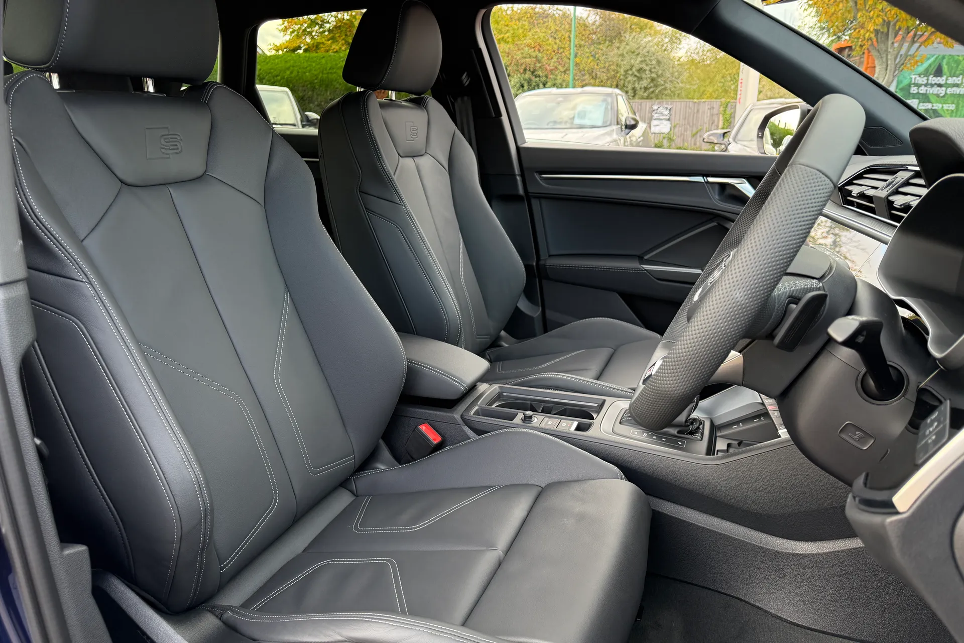 Audi Q3 thumbnail image number 28