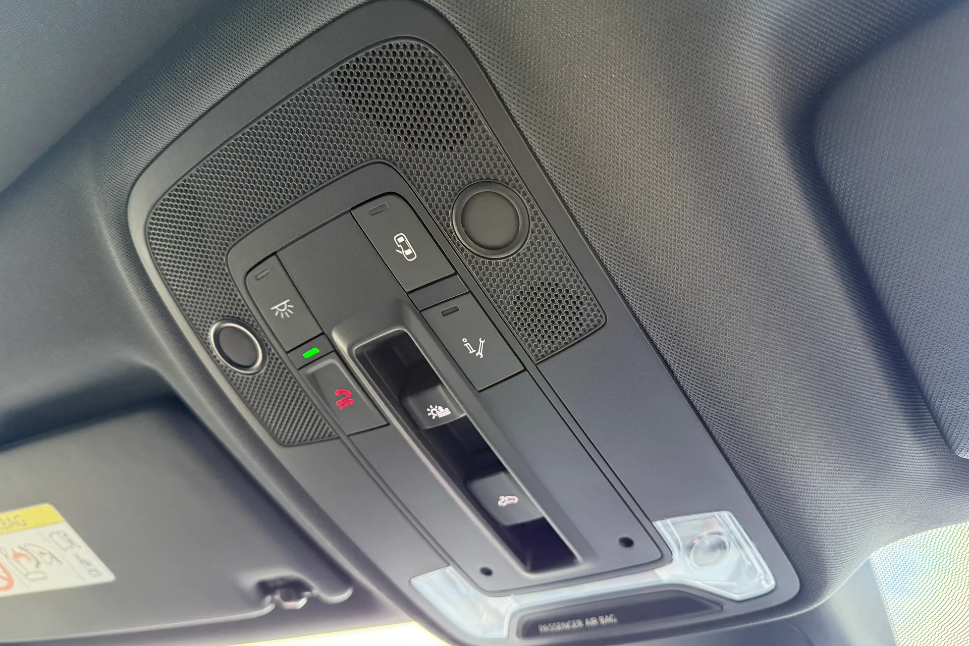 Audi Q3 thumbnail image number 21