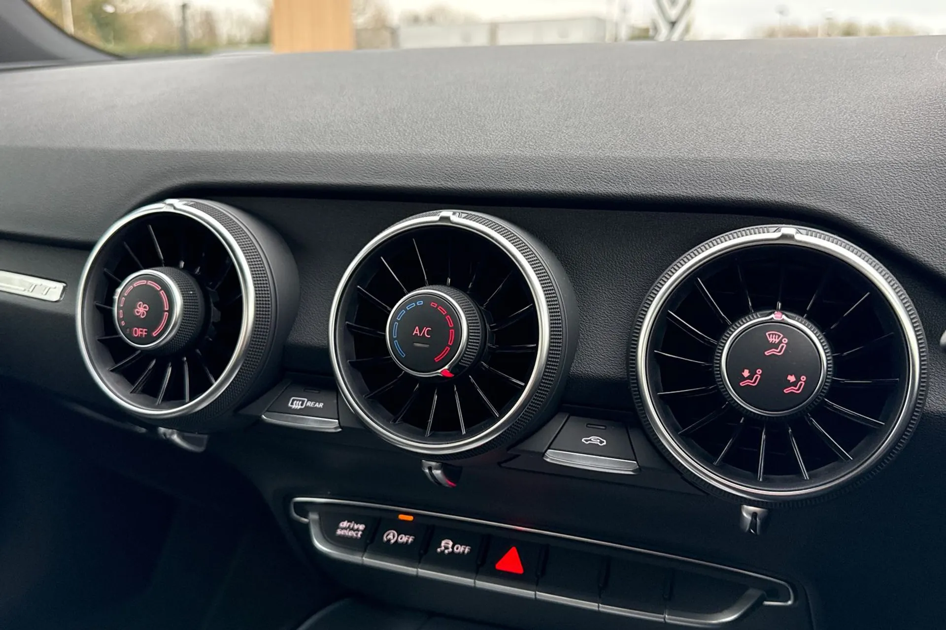 Audi TT thumbnail image number 29