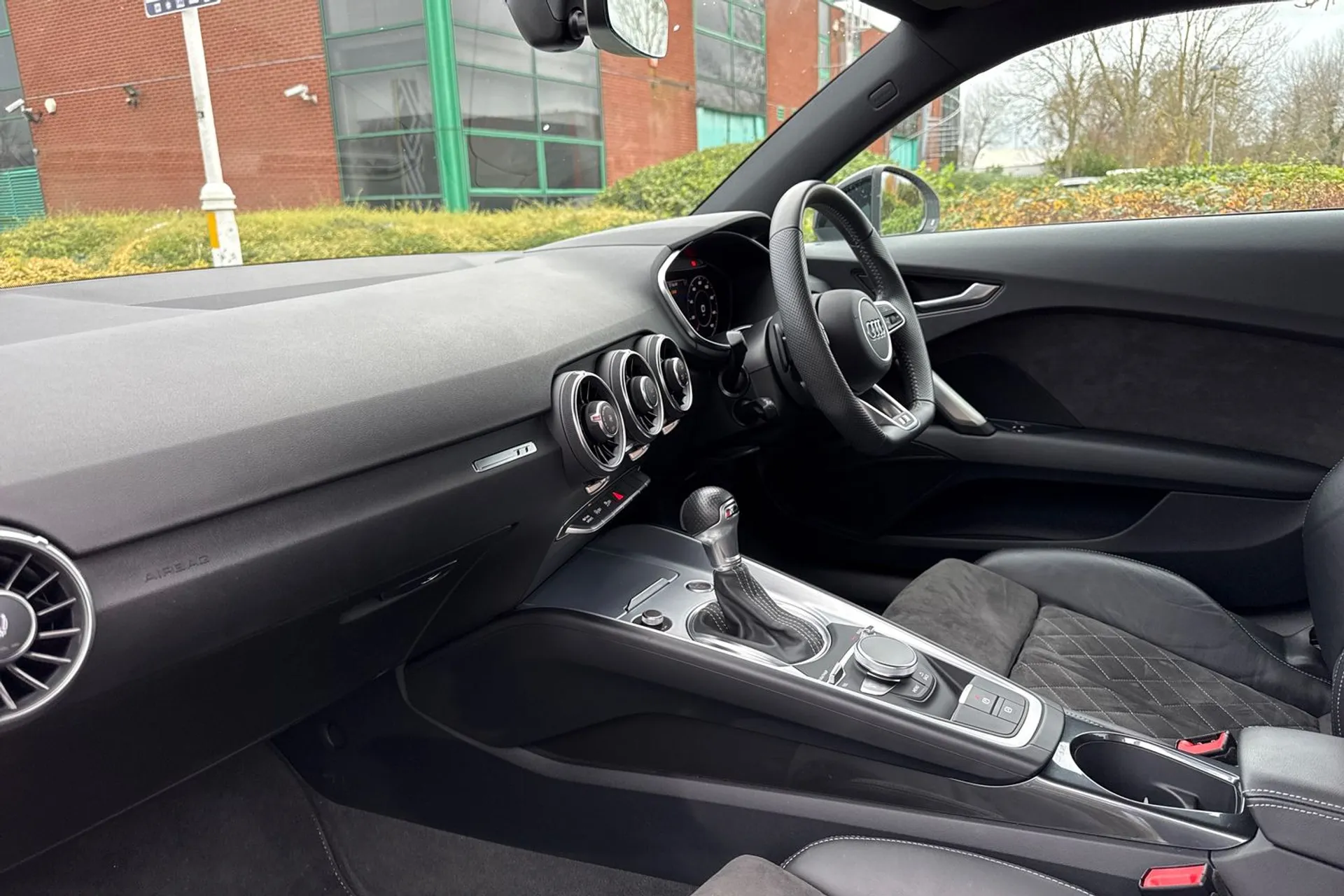 Audi TT thumbnail image number 32