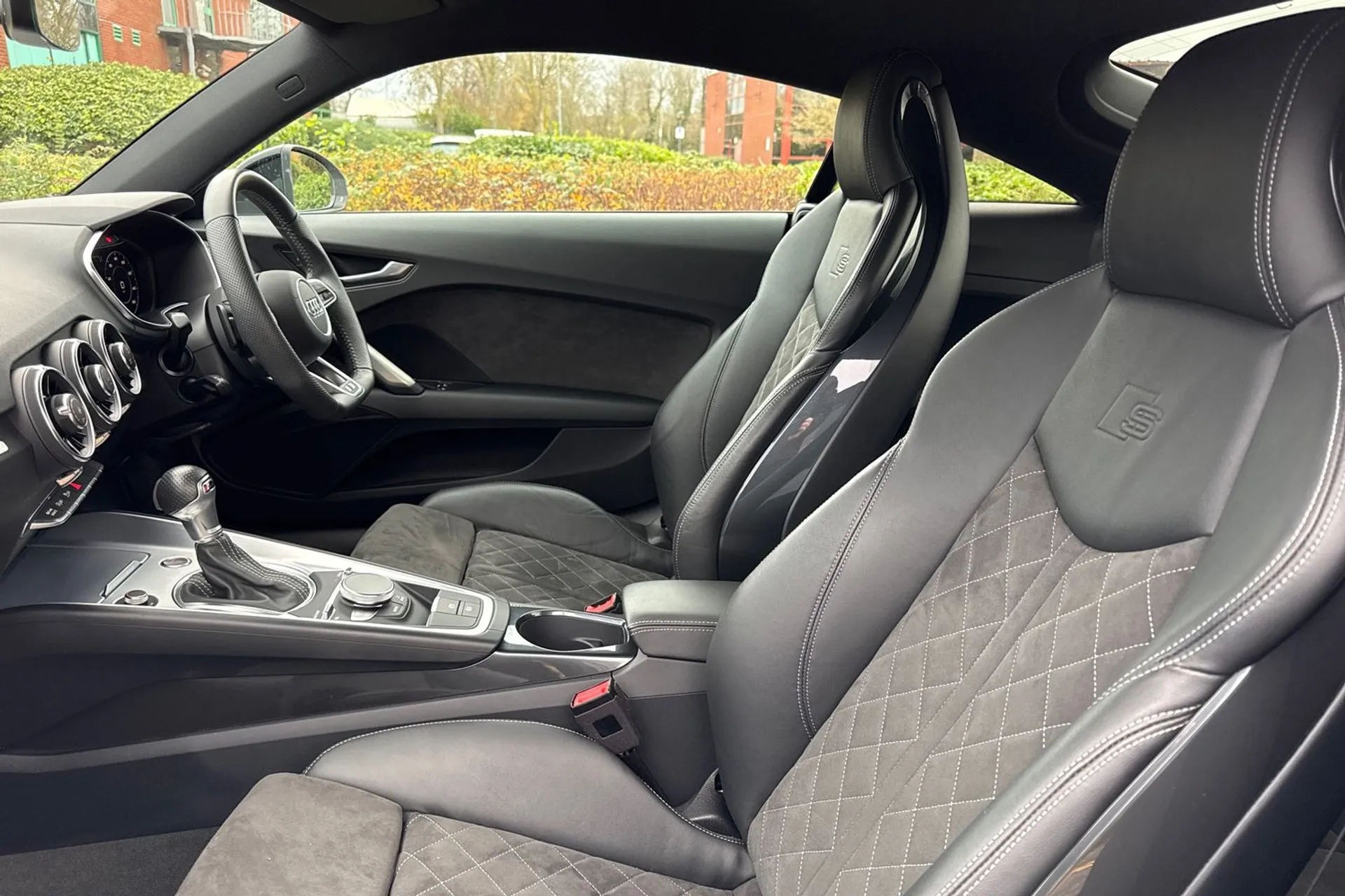 Audi TT thumbnail image number 34