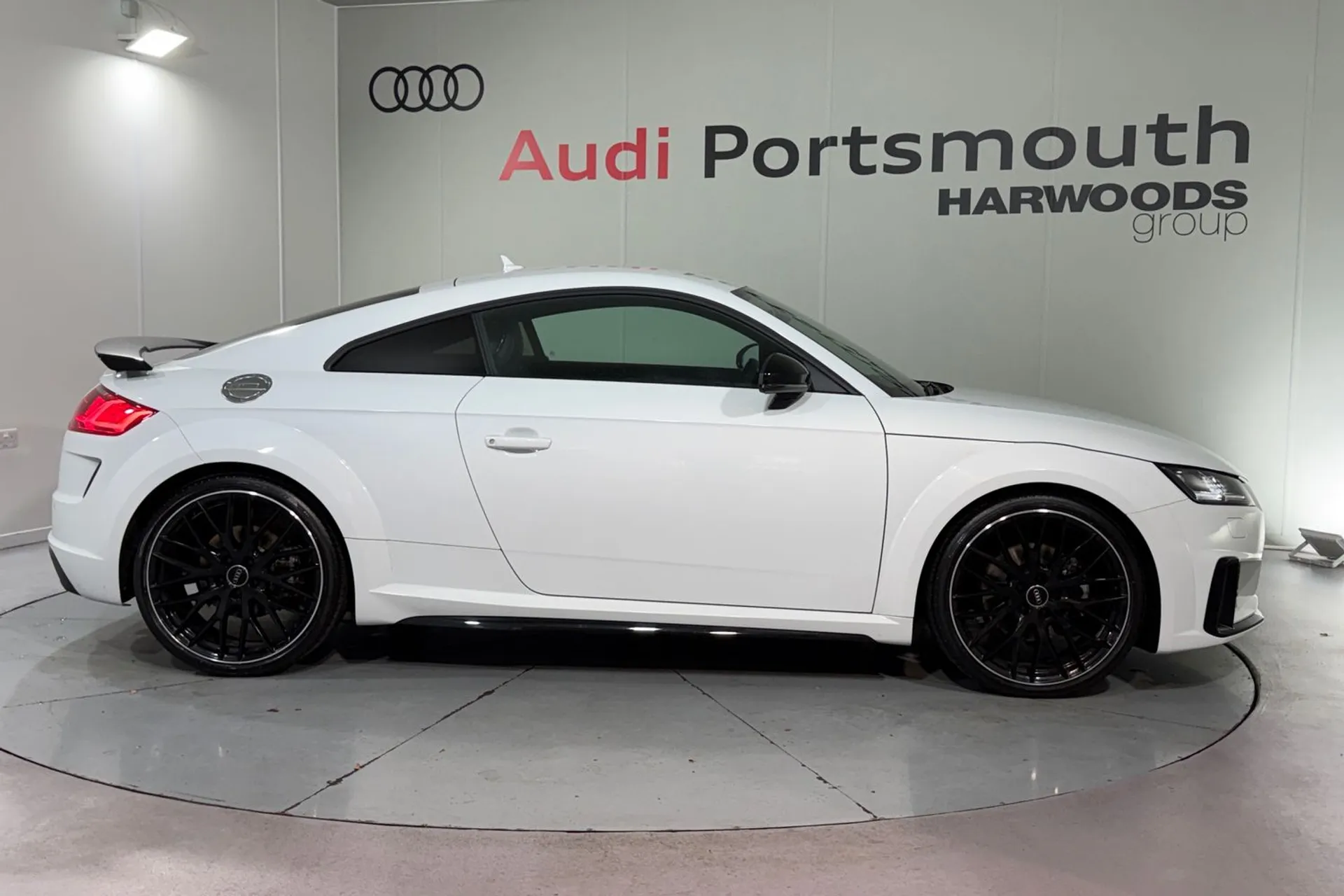 Audi TT thumbnail image number 2