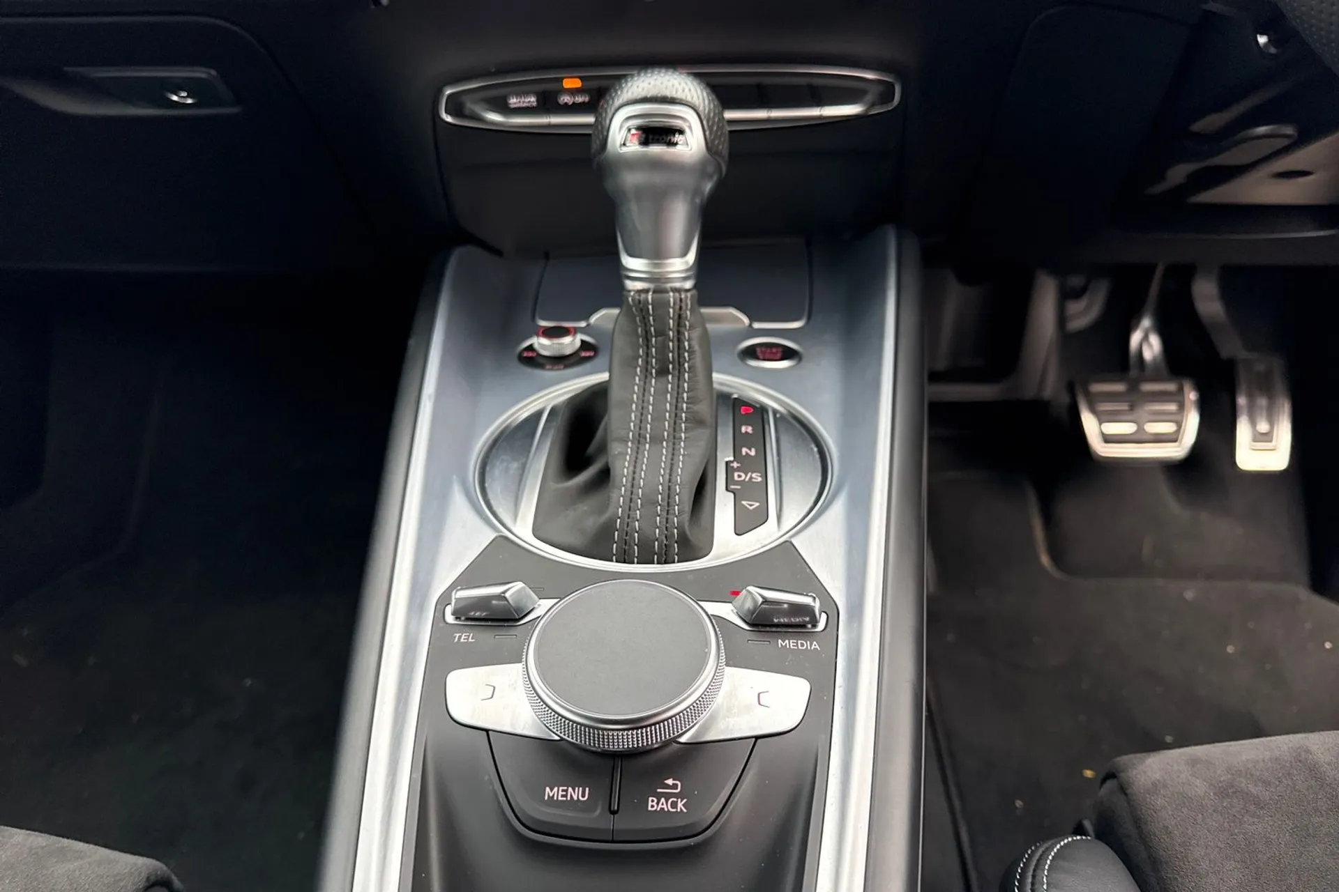 Audi TT thumbnail image number 44