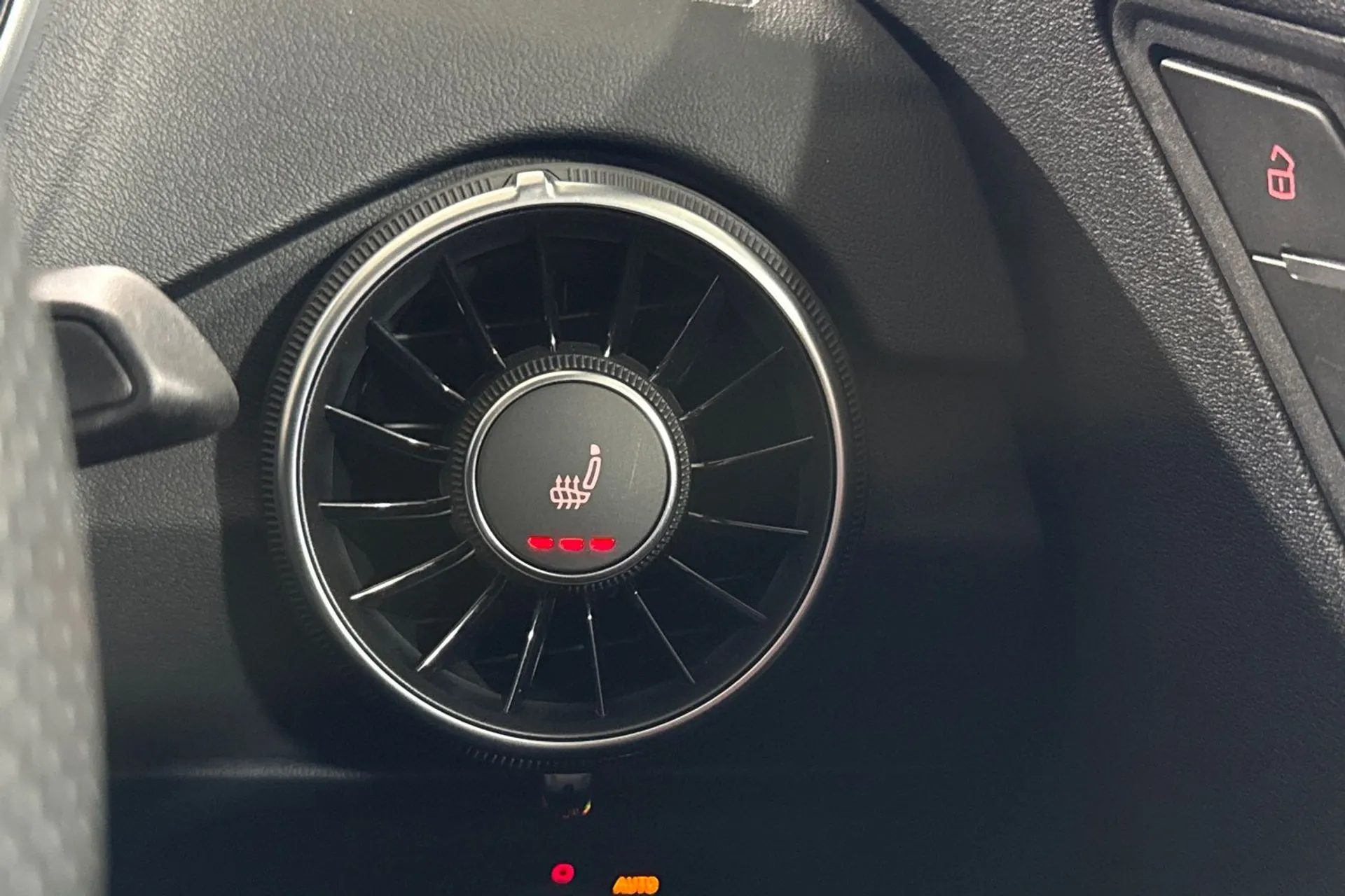 Audi TT thumbnail image number 22