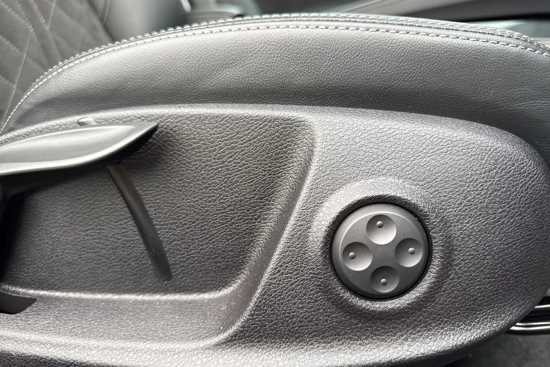 Audi TT thumbnail image number 41