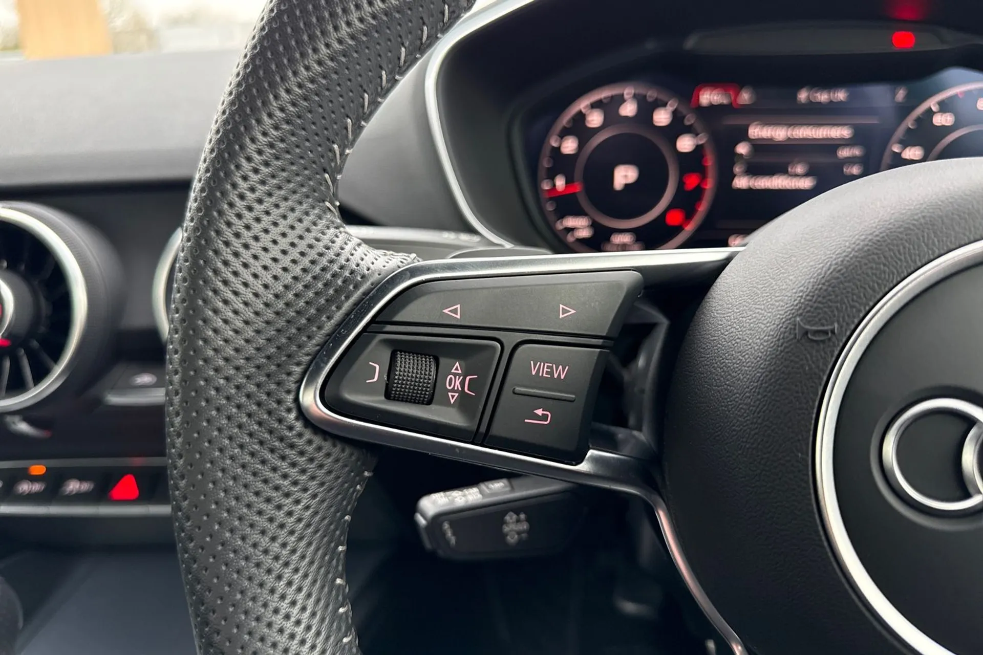 Audi TT thumbnail image number 45