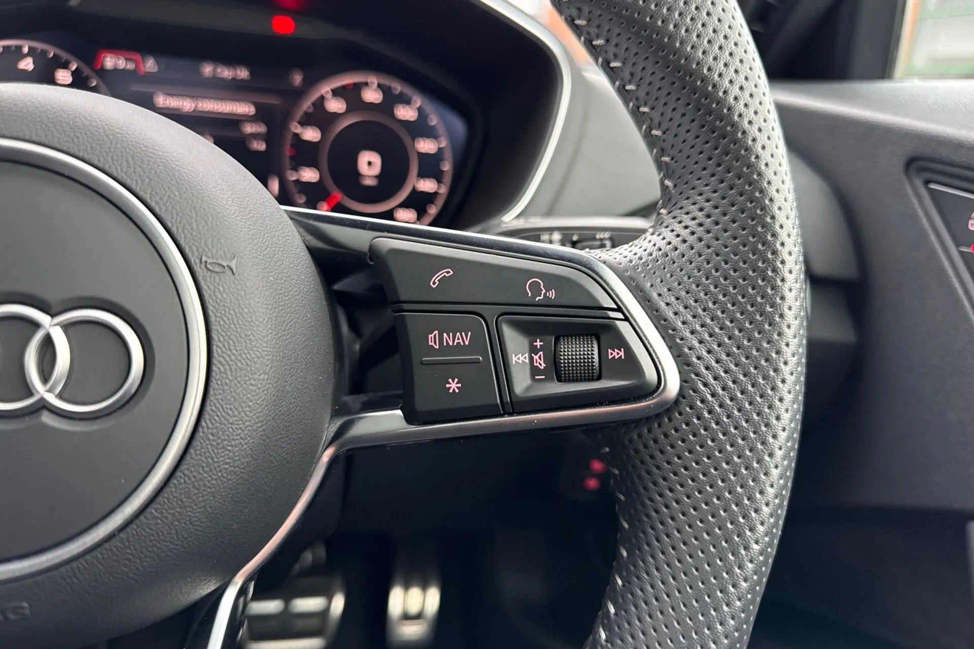 Audi TT thumbnail image number 49