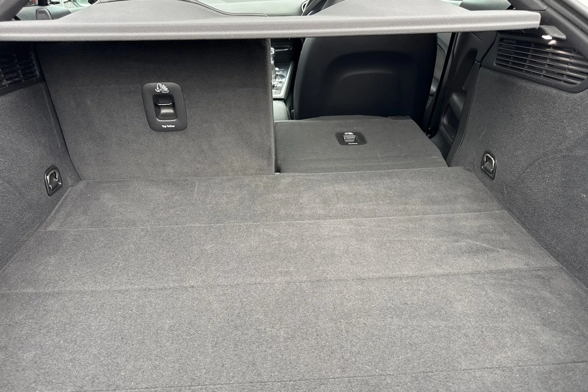 Audi TT thumbnail image number 38