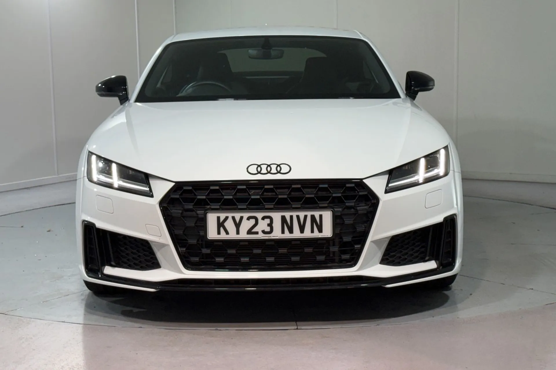 Audi TT thumbnail image number 4