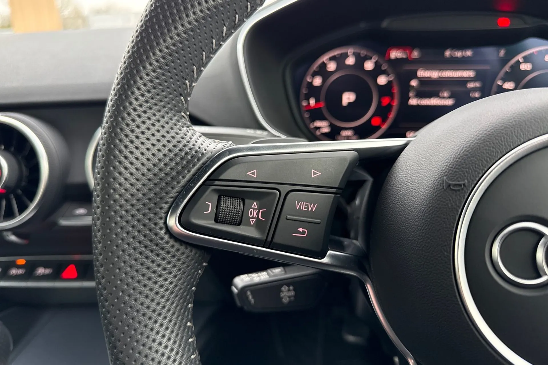 Audi TT thumbnail image number 48