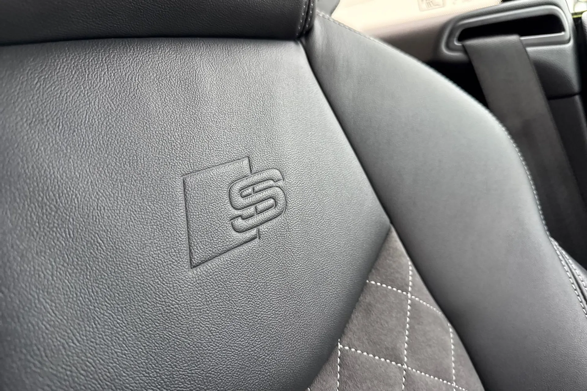 Audi TT thumbnail image number 31