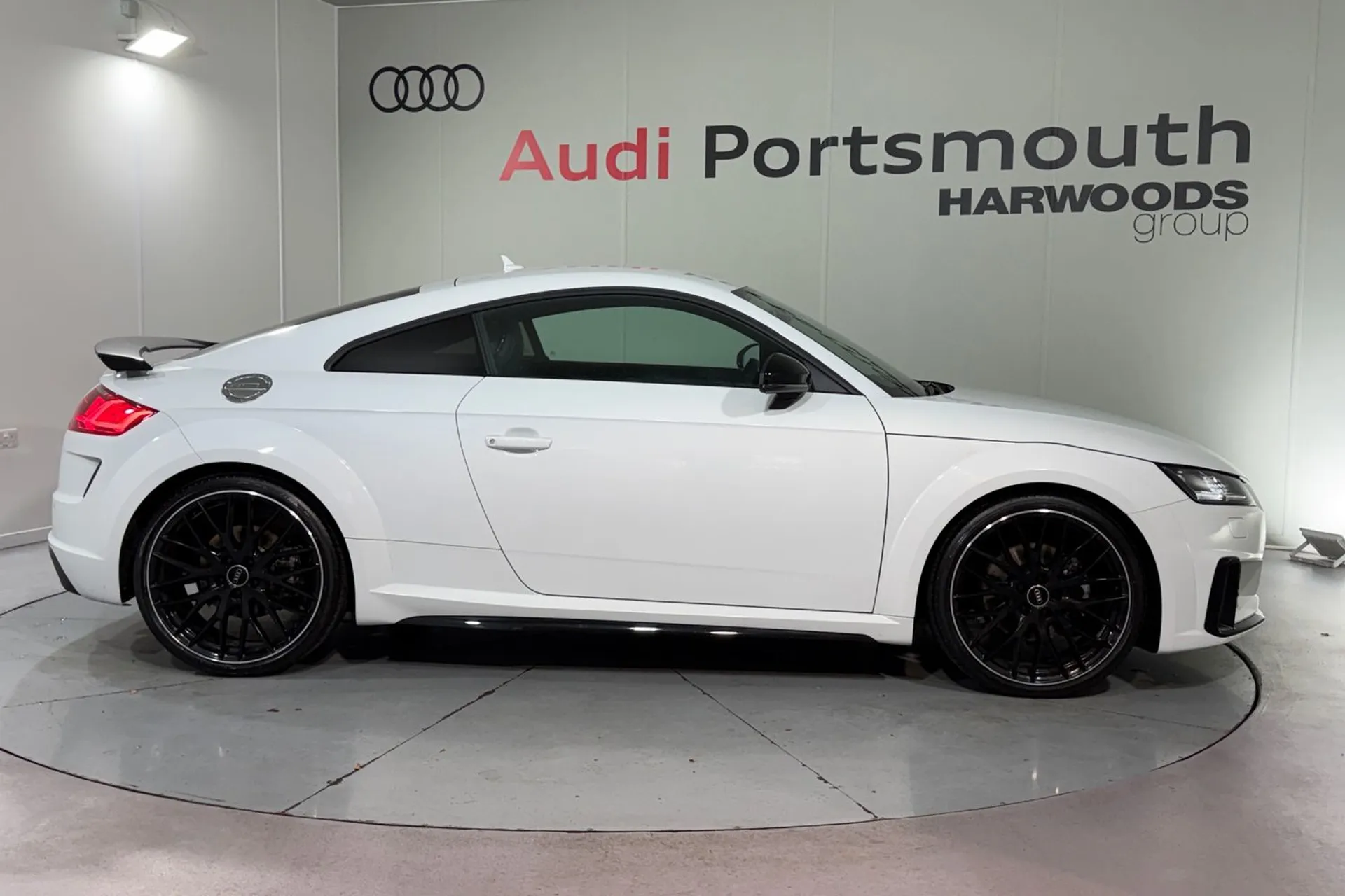 Audi TT thumbnail image number 2