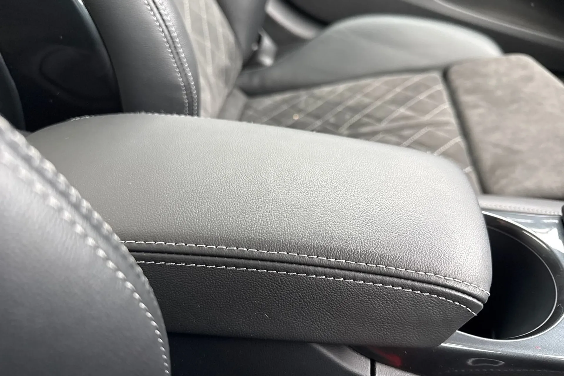 Audi TT thumbnail image number 50