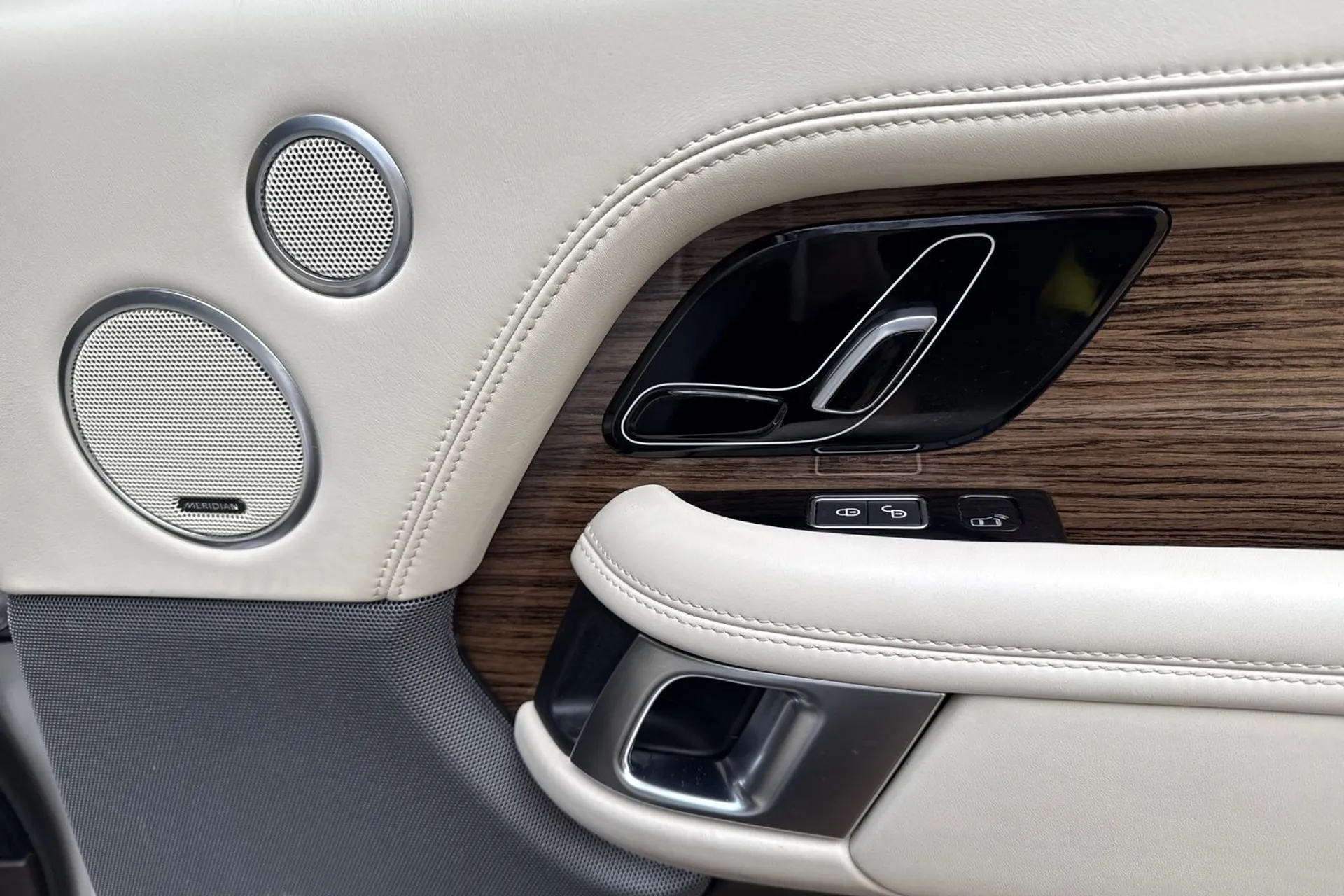 LAND ROVER RANGE ROVER thumbnail image number 52