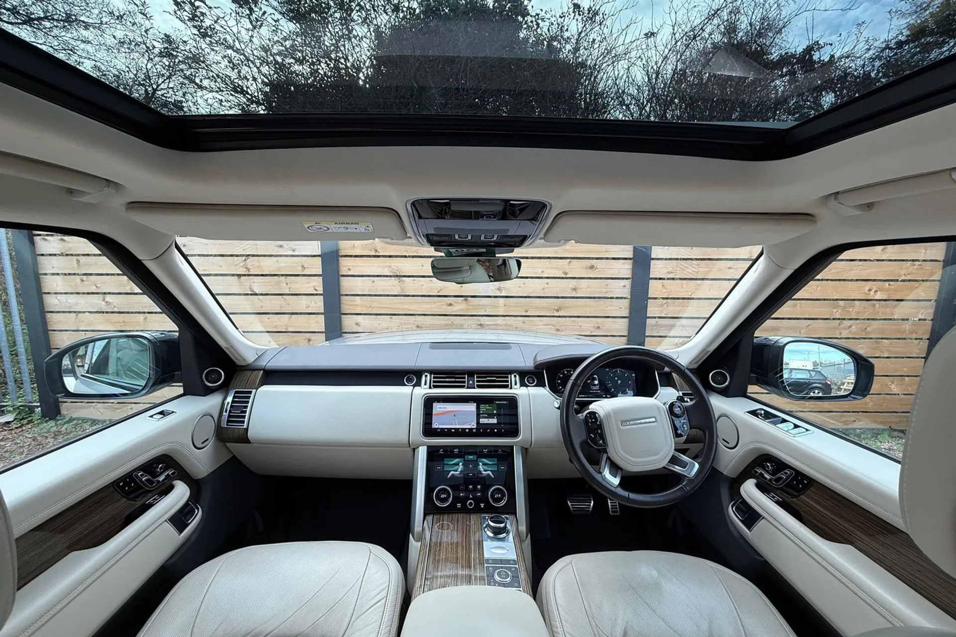 LAND ROVER RANGE ROVER thumbnail image number 3