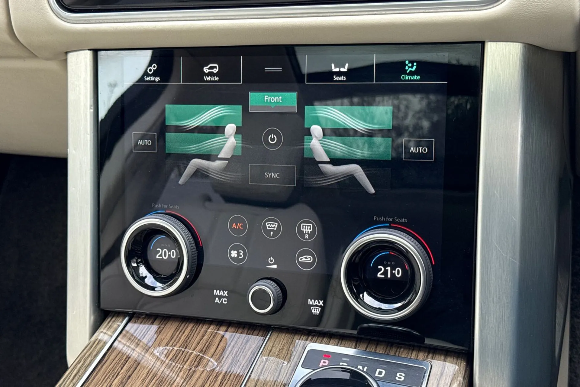 LAND ROVER RANGE ROVER thumbnail image number 40