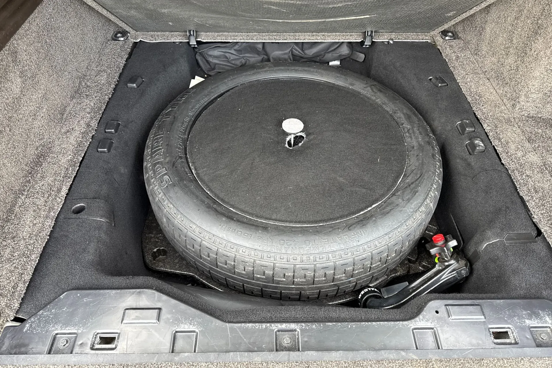 LAND ROVER RANGE ROVER thumbnail image number 23