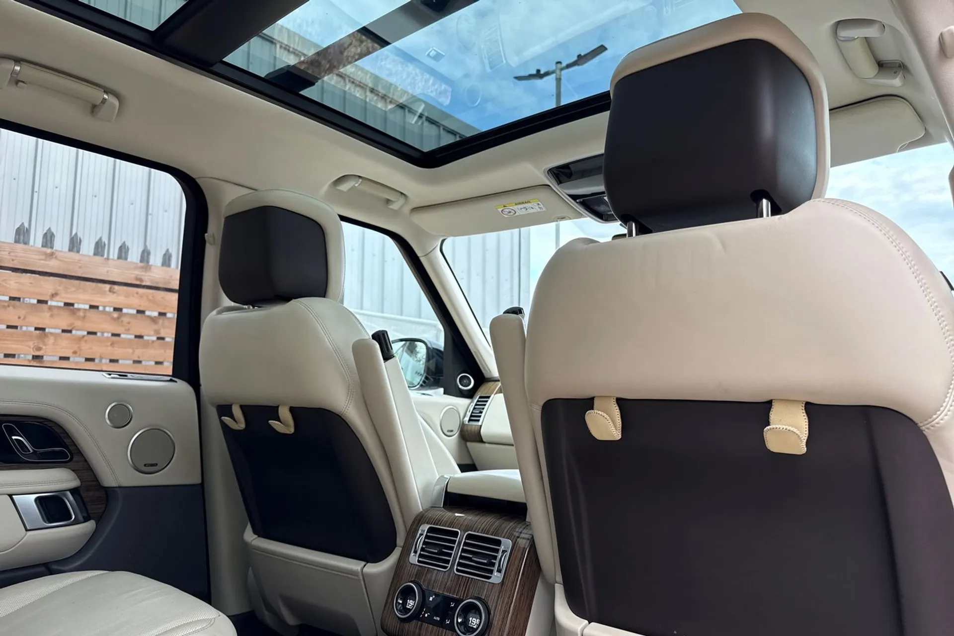 LAND ROVER RANGE ROVER thumbnail image number 25