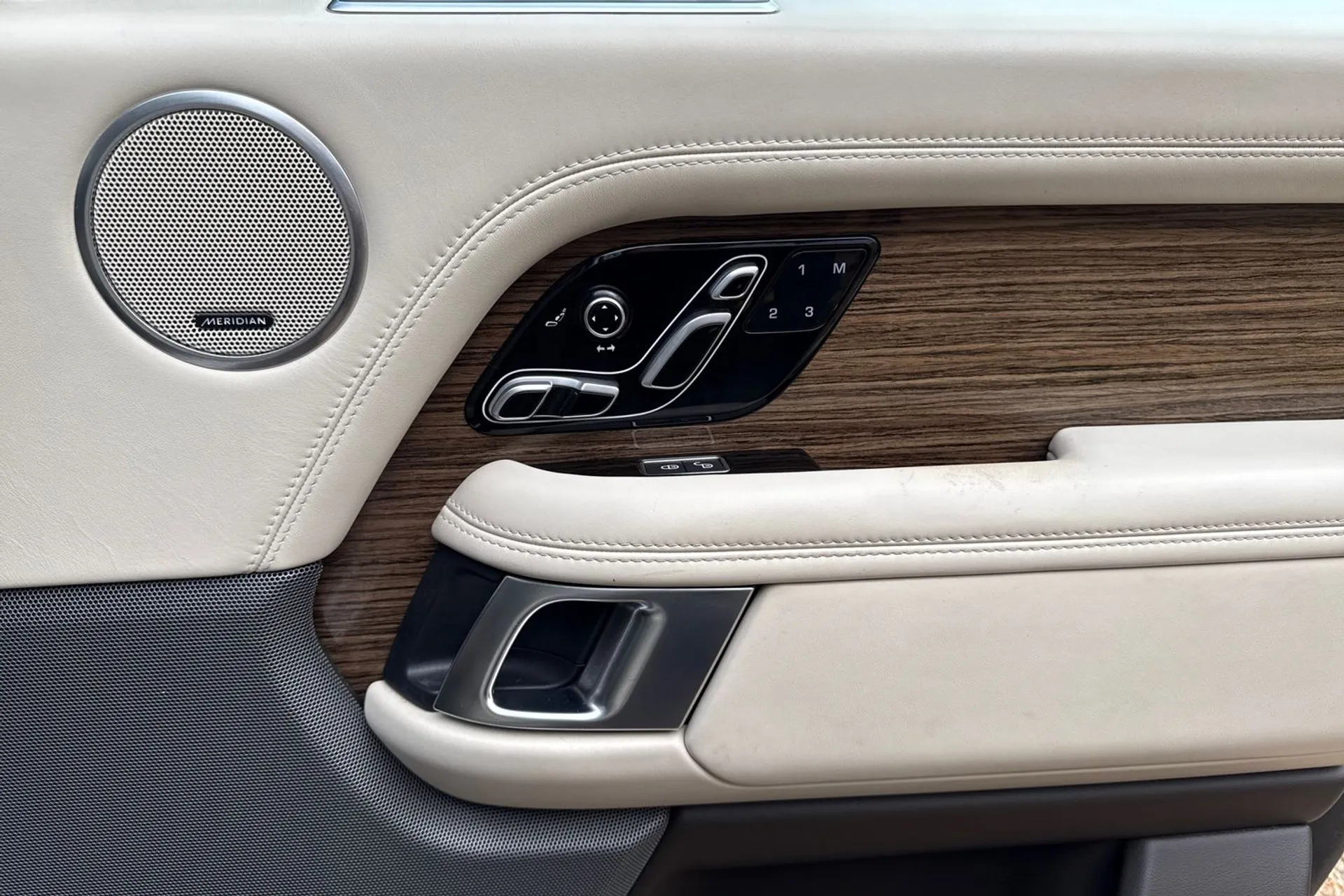 LAND ROVER RANGE ROVER thumbnail image number 41